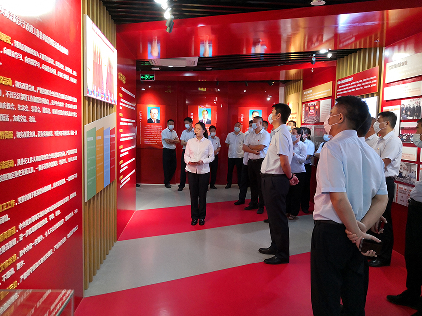 市交通控股權屬公交集團開展廉潔文化宣傳教育月活動