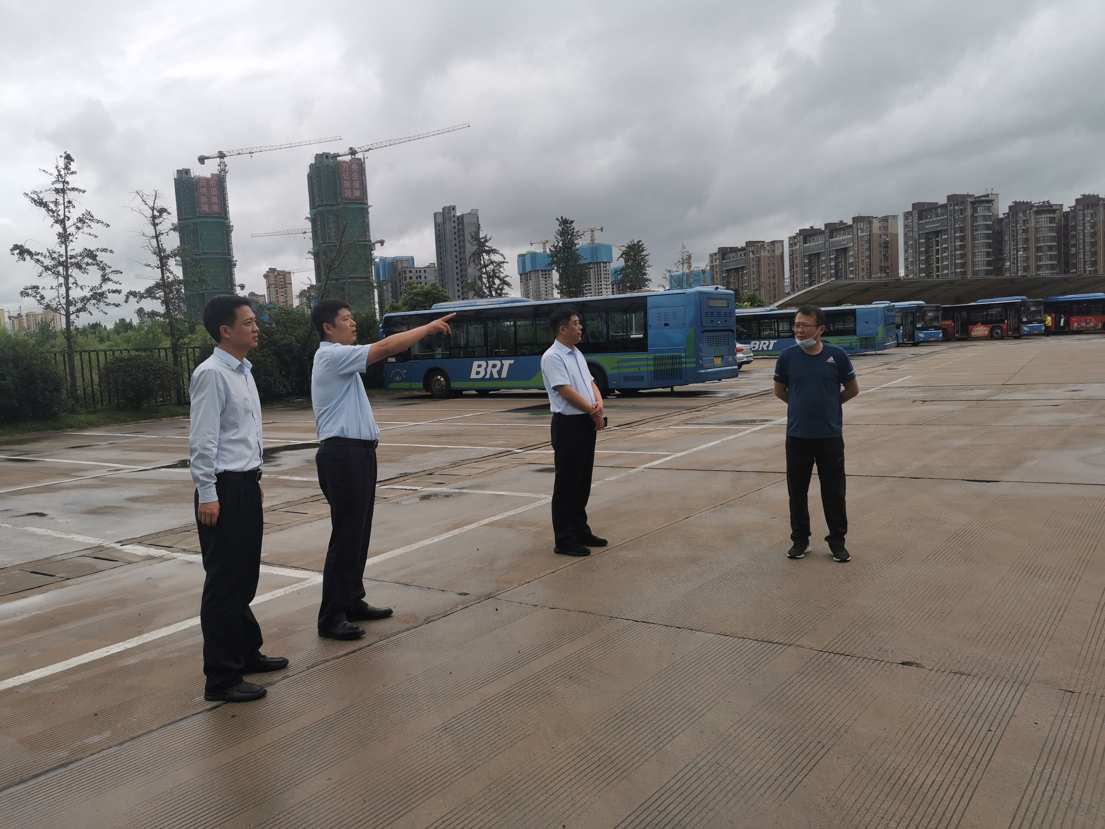 全面部署，嚴(yán)陣以待，公交集團(tuán)全力做好臺(tái)風(fēng)“梅花”防御工作