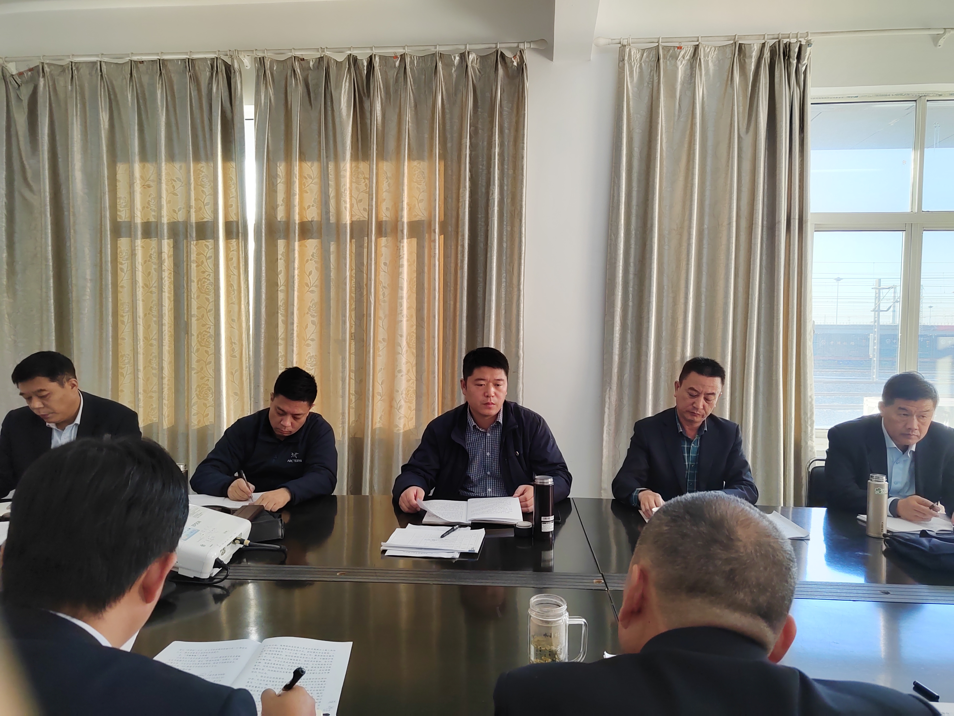 公交集團到公交事業(yè)二部開展工作調研