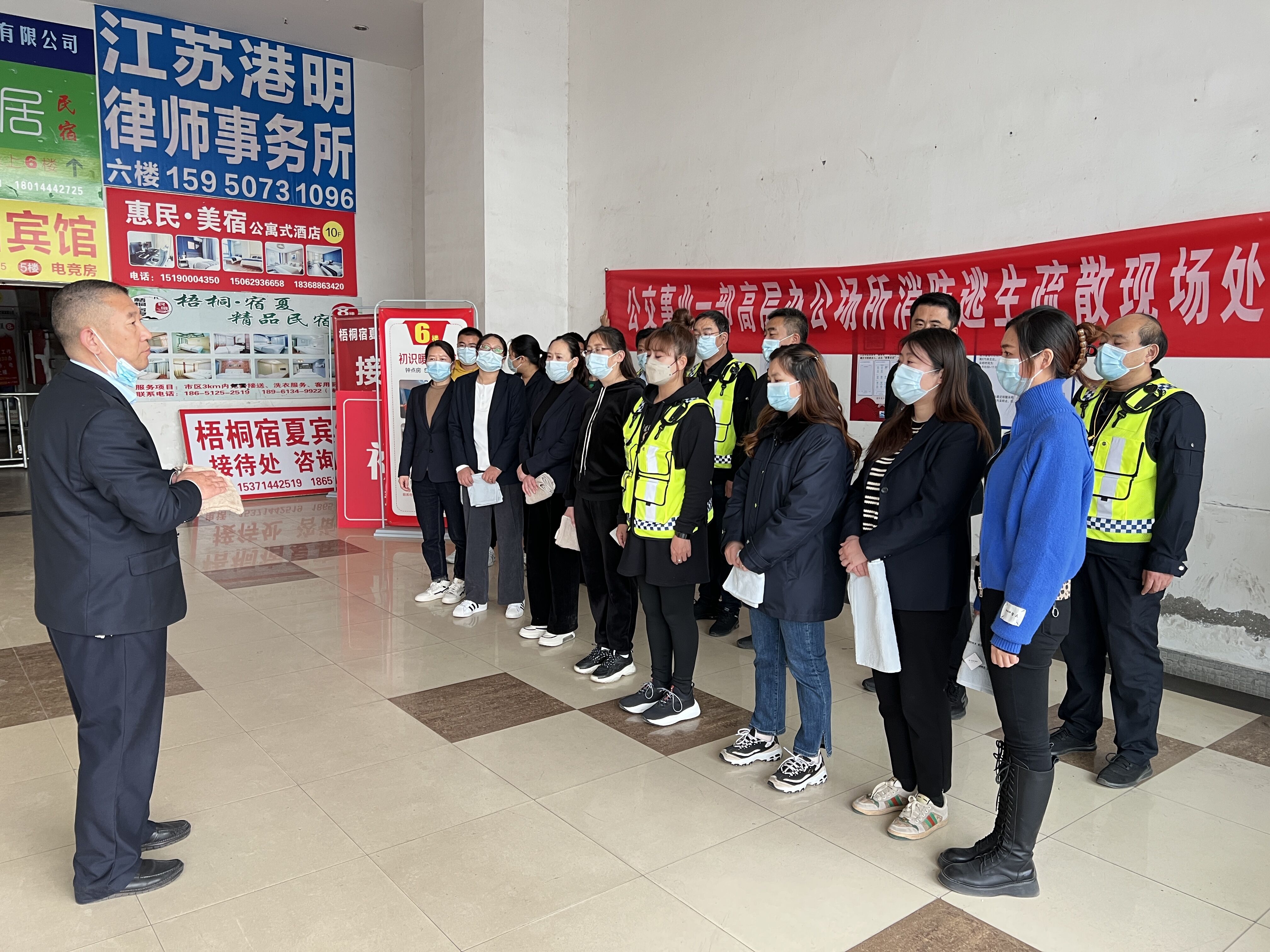 公交集團(tuán)公交事業(yè)一部開展高層辦公樓 消防應(yīng)急疏散演練