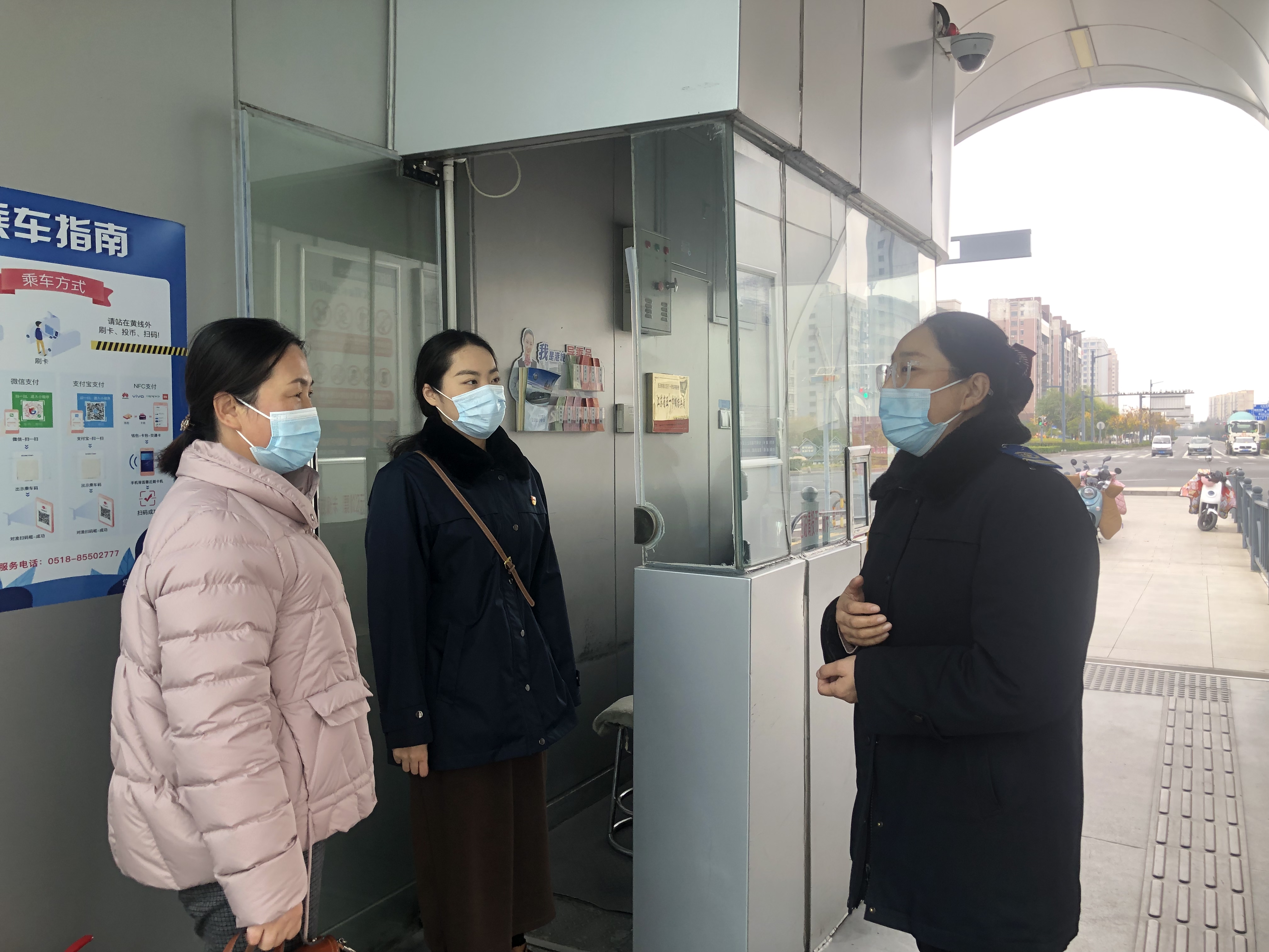 公交集團(tuán)快速公交事業(yè)部深入一線站臺(tái)督查疫情防控工作