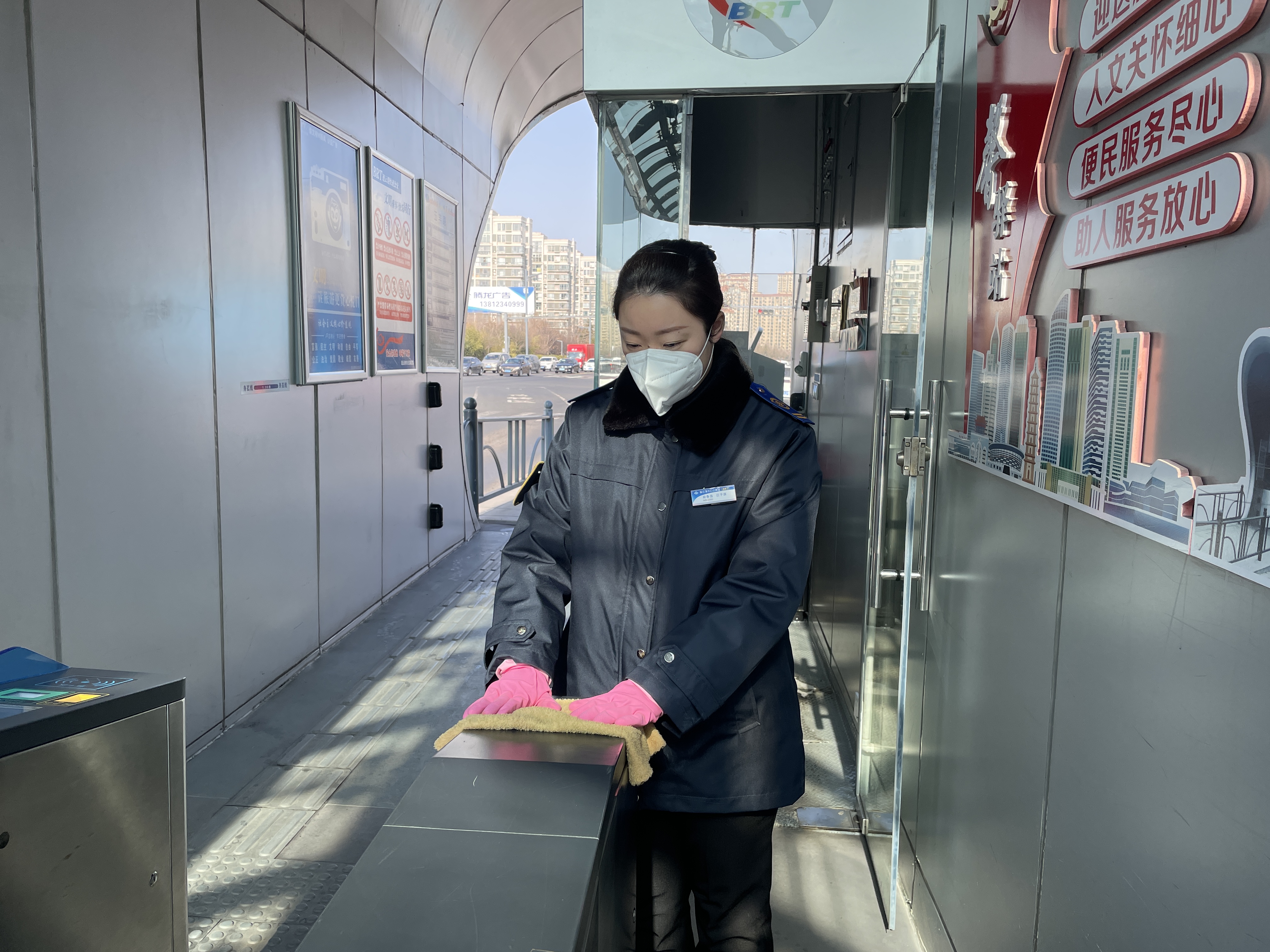 公交集團(tuán)快速公交事業(yè)部站務(wù)員江子源熱心幫助走失老人獲感謝