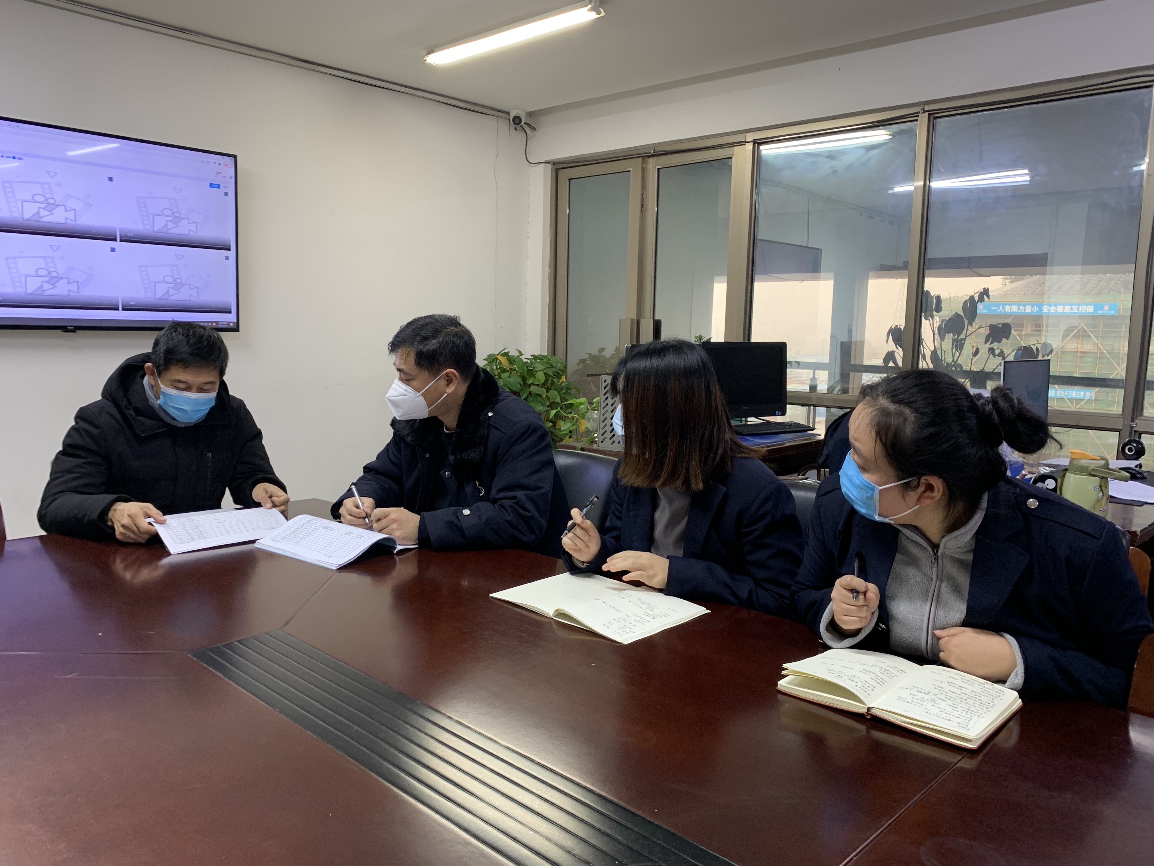 公交集團(tuán)對(duì)快速公交事業(yè)部監(jiān)控中心開展安全培訓(xùn)