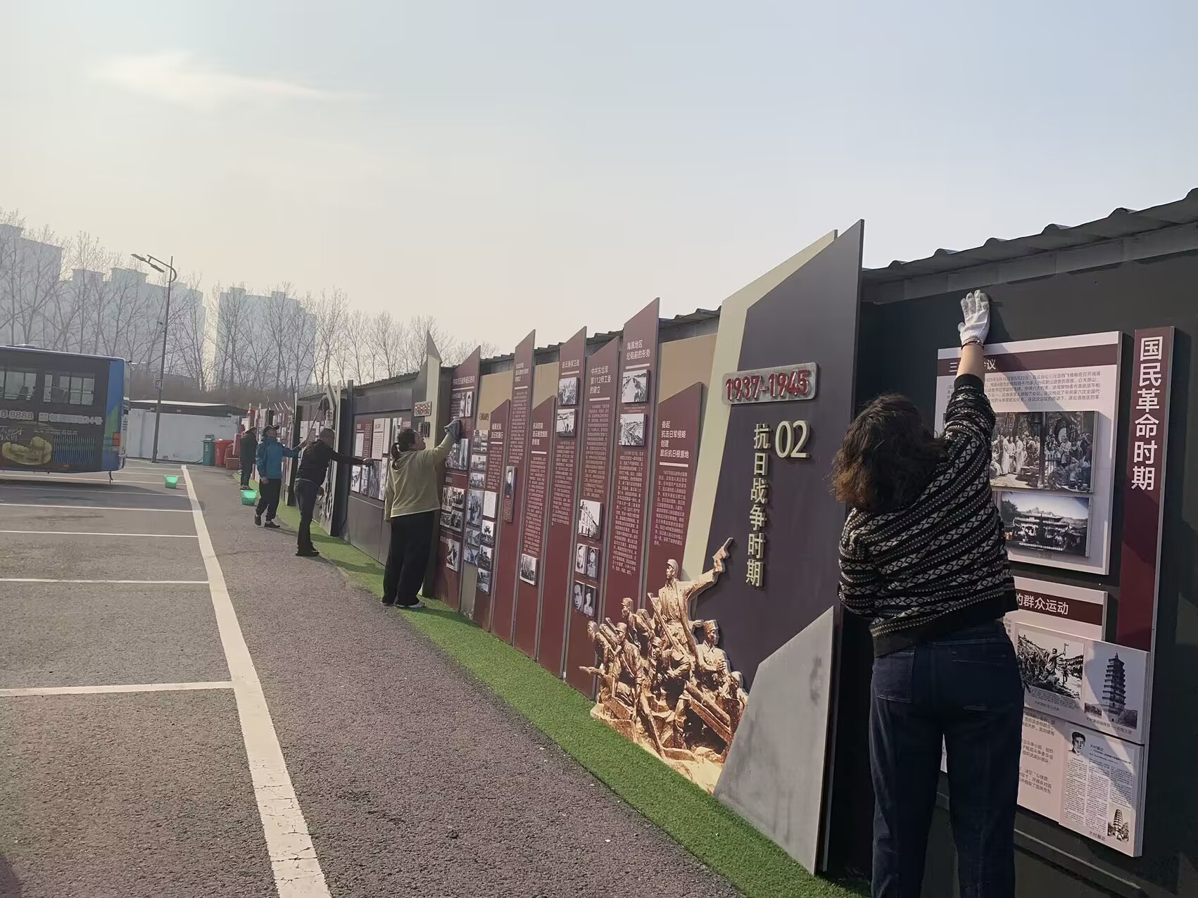 銘記光輝黨史 擦亮黨建長廊