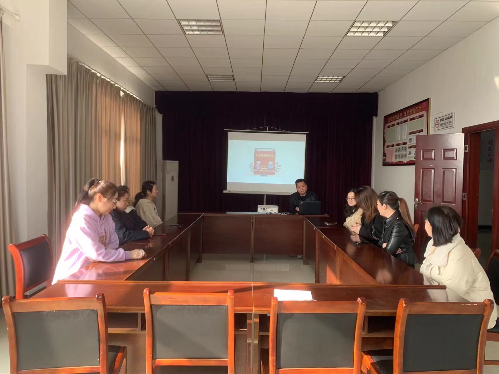 公交機務(wù)技術(shù)事業(yè)部開展女職工普法宣傳 活動——學(xué)習(xí)《婦女權(quán)益保障法》