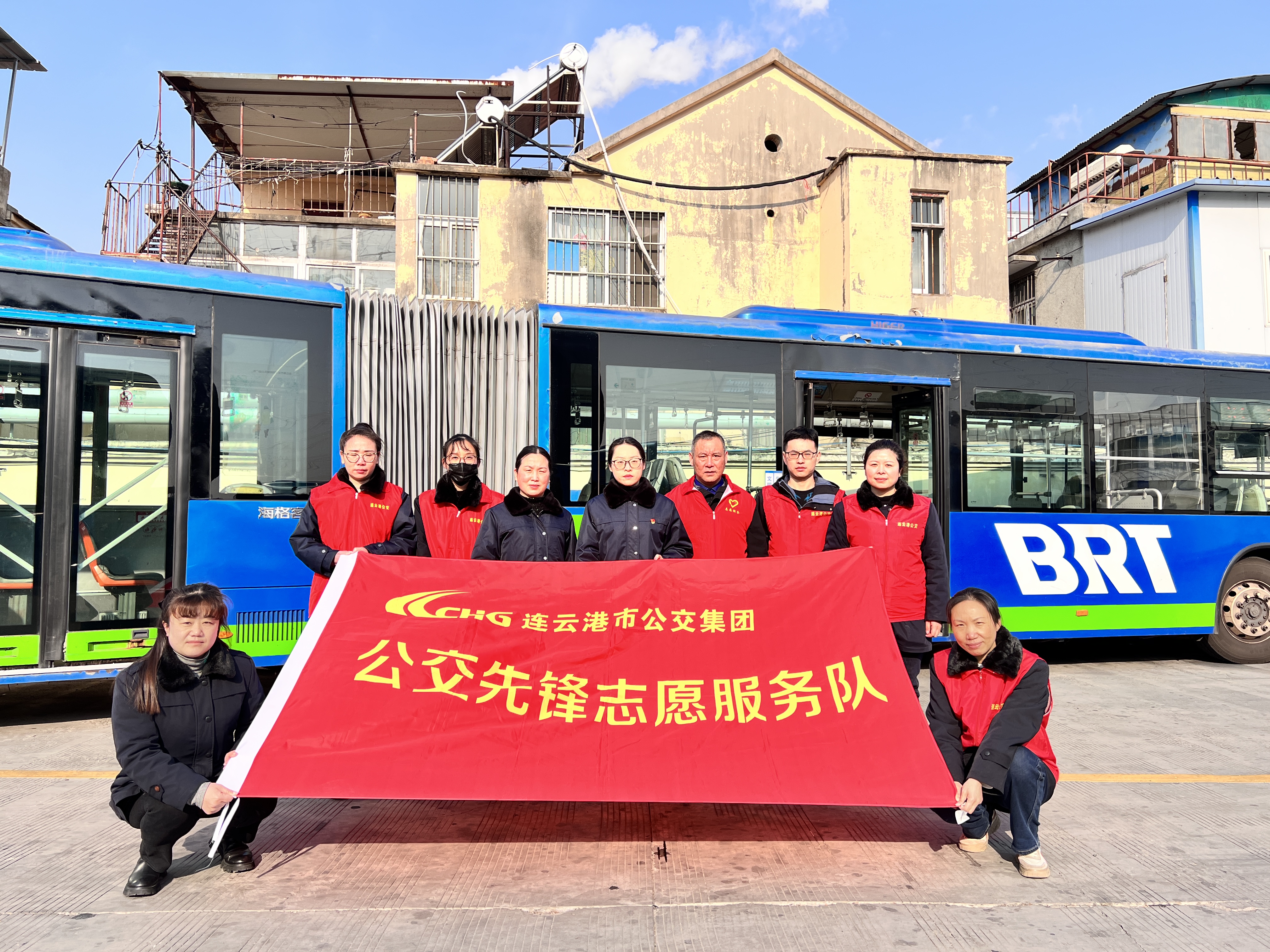 公交集團快速公交事業部開展“學雷鋒”志愿服務