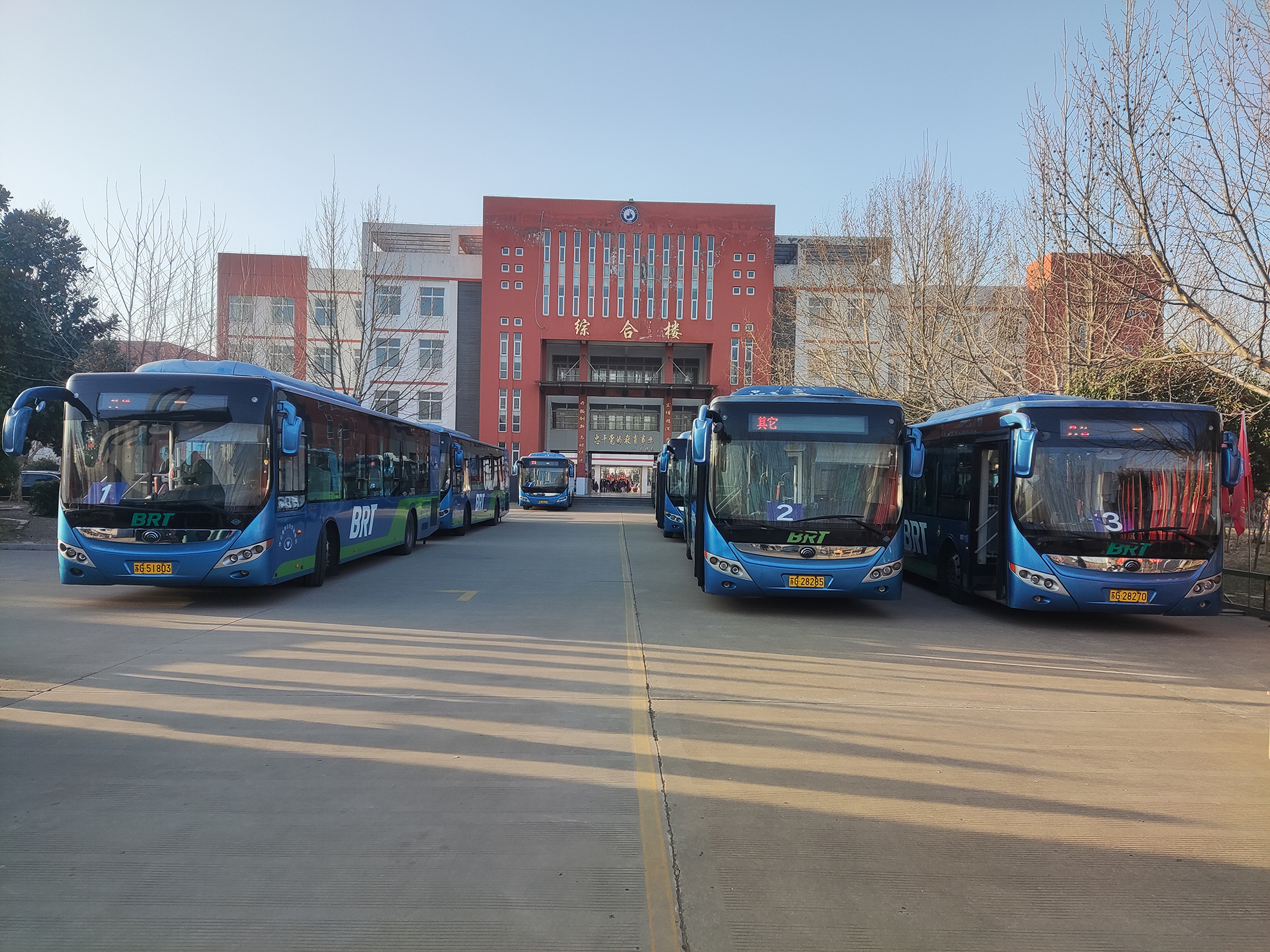 快速公交事業(yè)部圓滿完成白塔初級中學(xué)定制公交任務(wù)