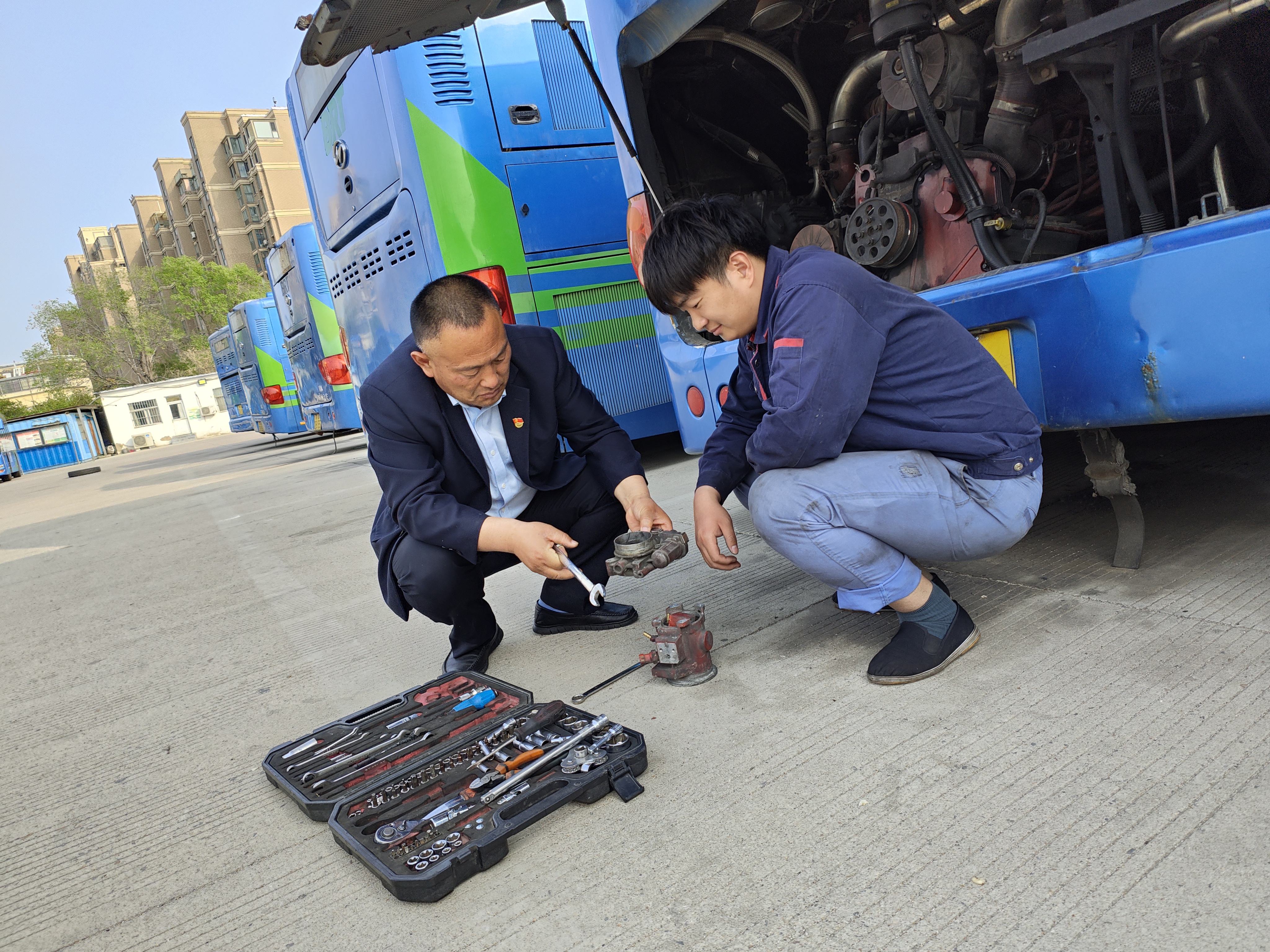 快速公交事業部開展節前公交車輛整改工作