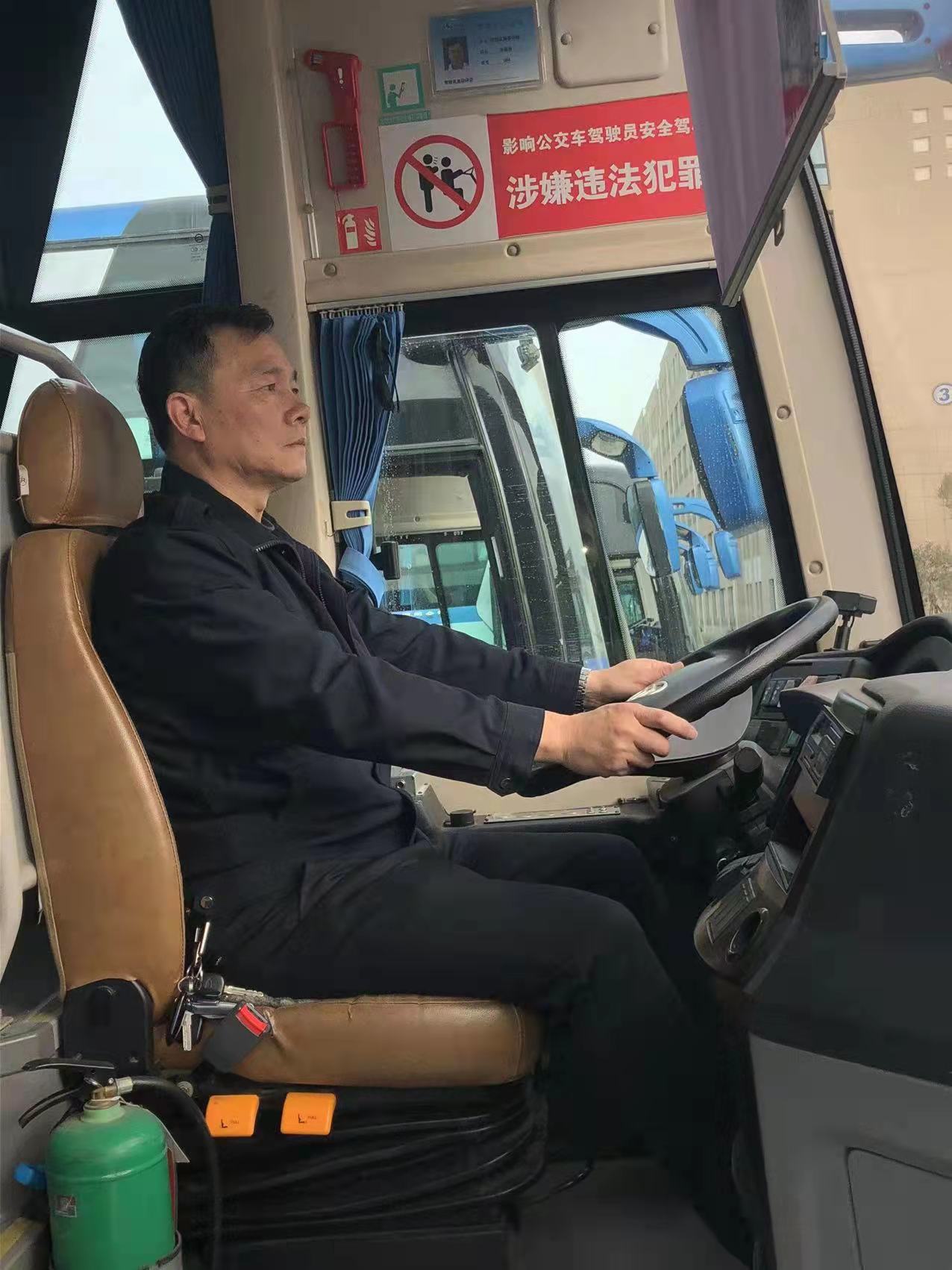 經(jīng)營(yíng)發(fā)展事業(yè)部駕駛員朱崇喜拾金不昧受表?yè)P(yáng)