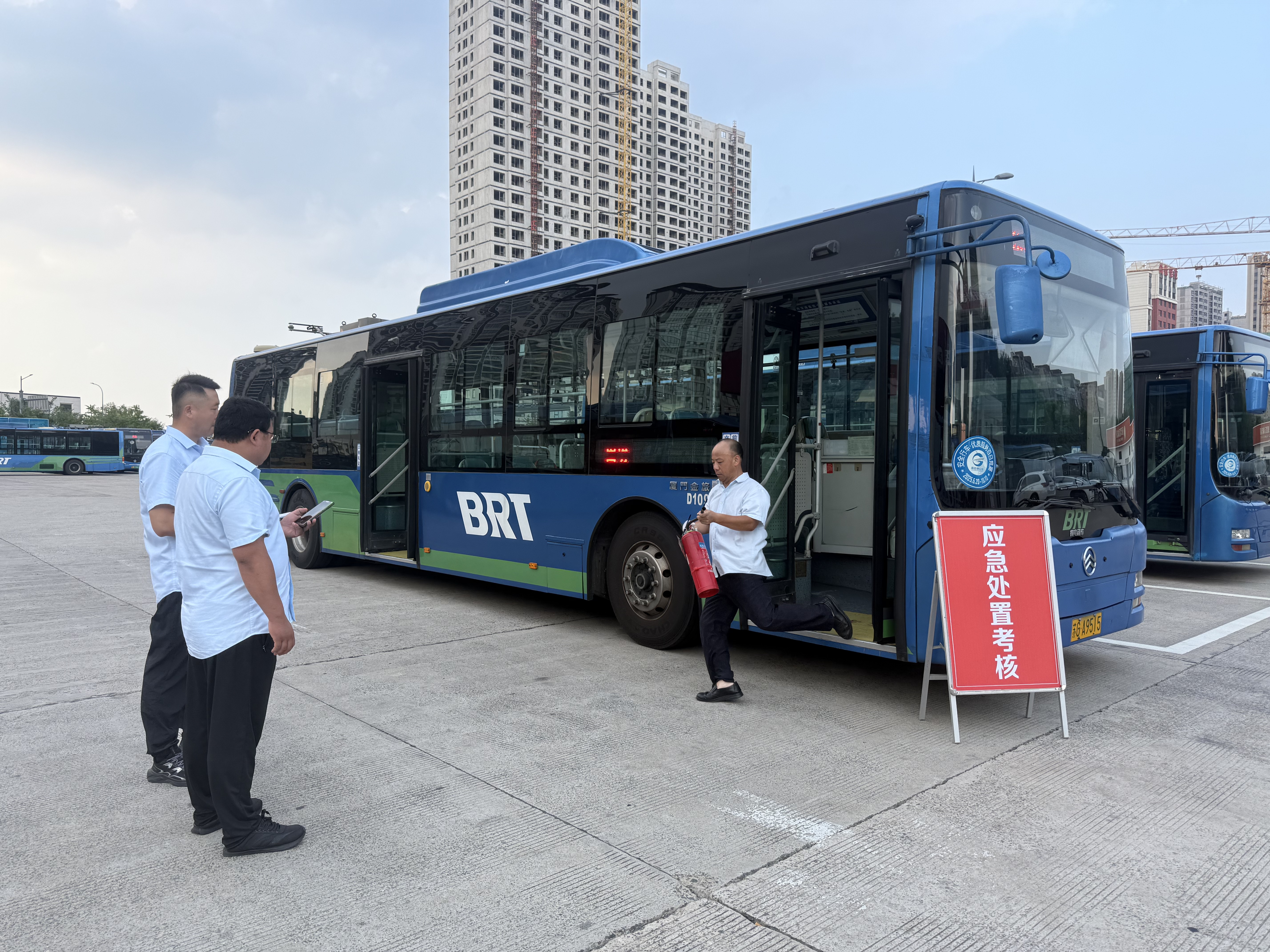 公交集團快速公交公司開展突發事件應急處置考核  筑牢安全防線