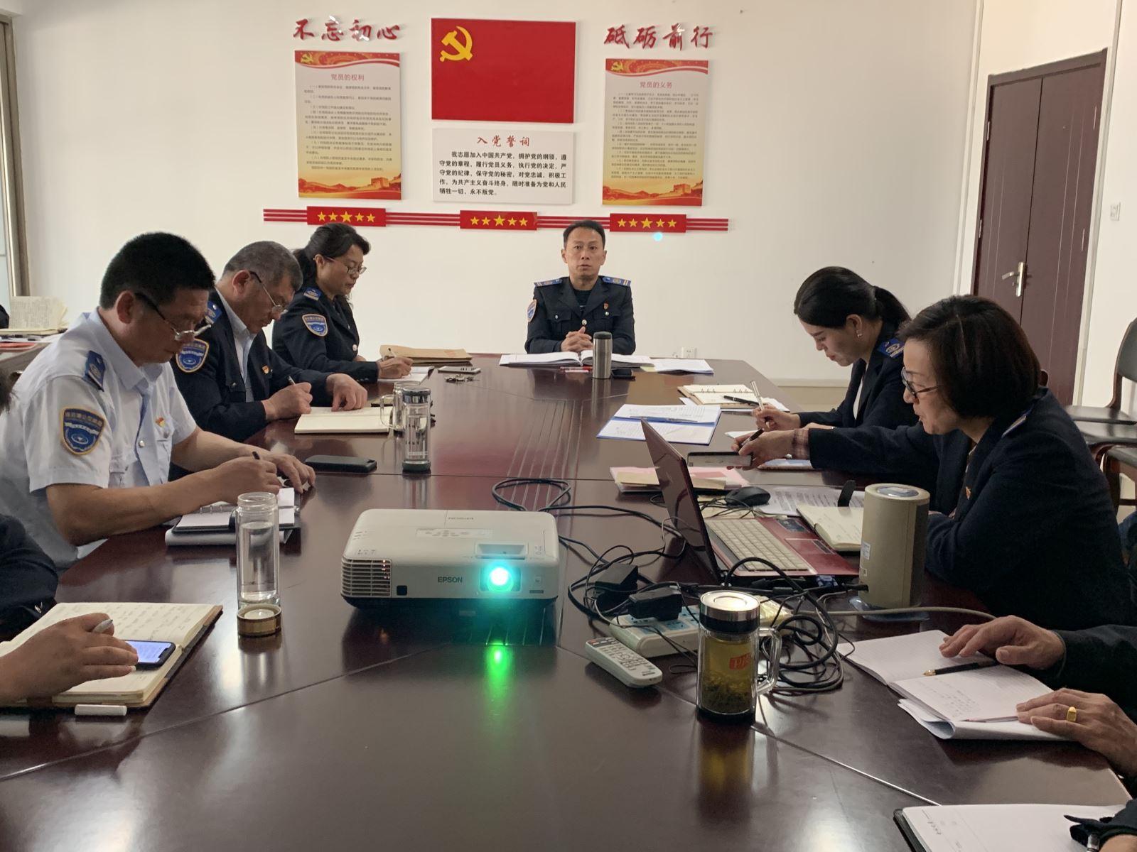 “學(xué)懂黨內(nèi)法規(guī)，建強(qiáng)組織體系”公交集團(tuán)快速公交事業(yè)部開(kāi)展主題黨日活動(dòng)