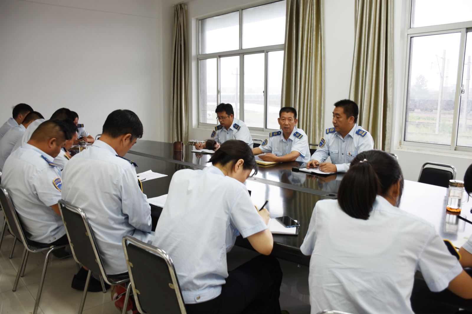 公交集團(tuán)東部公司開(kāi)展廉政約談專題會(huì)議