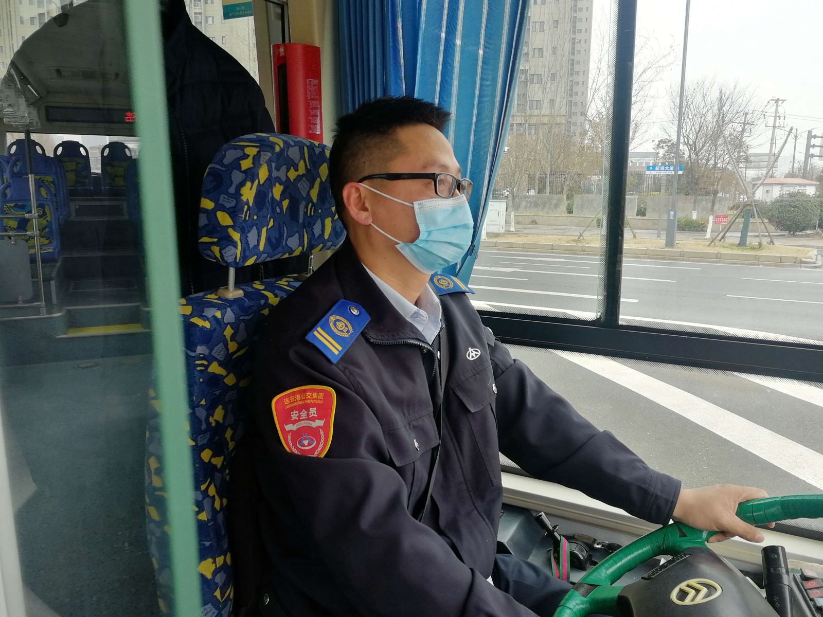 公交集團(tuán)公交事業(yè)一部20路駕駛員成剛 拾金不昧獲表?yè)P(yáng)