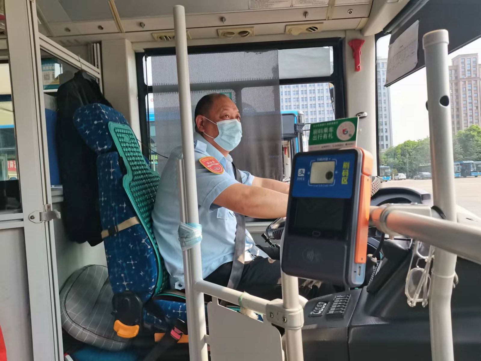 公交集團(tuán)公交事業(yè)一部22K路馬守龍拾金不昧受表?yè)P(yáng)