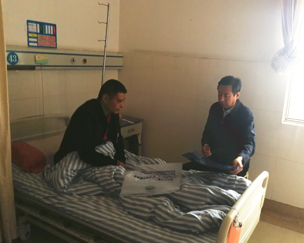 公交集團黨委書記、總經理劉佃華慰問受傷駕駛員