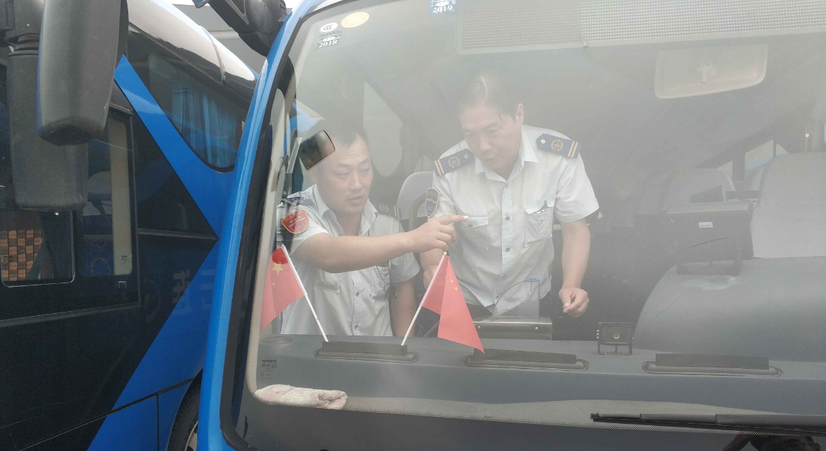 公交集團(tuán)佳連公司多措并舉確保雙節(jié)運(yùn)營工作