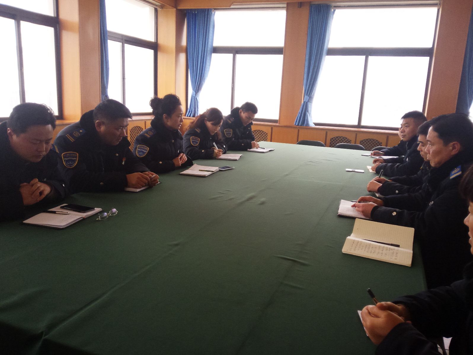 公交集團(tuán)佳連公司召開應(yīng)對惡劣天氣緊急會(huì)議