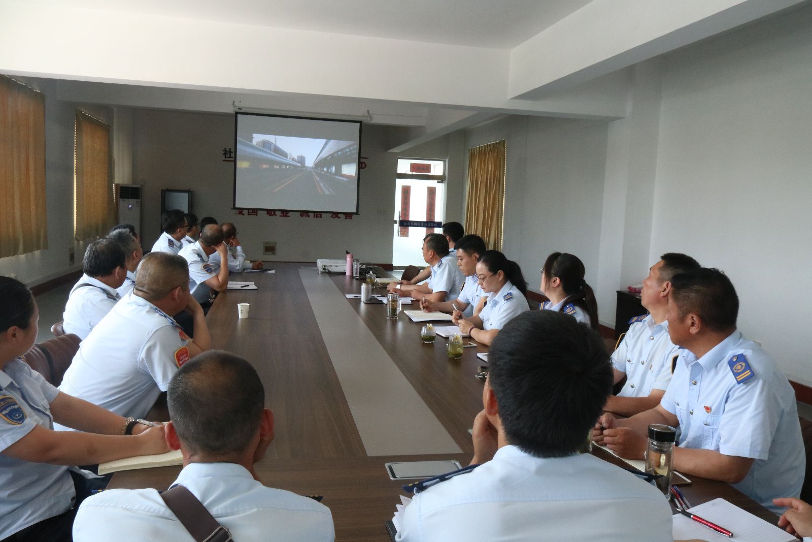 公交集團海通公交公司召開“我與企業共成長”討論會議