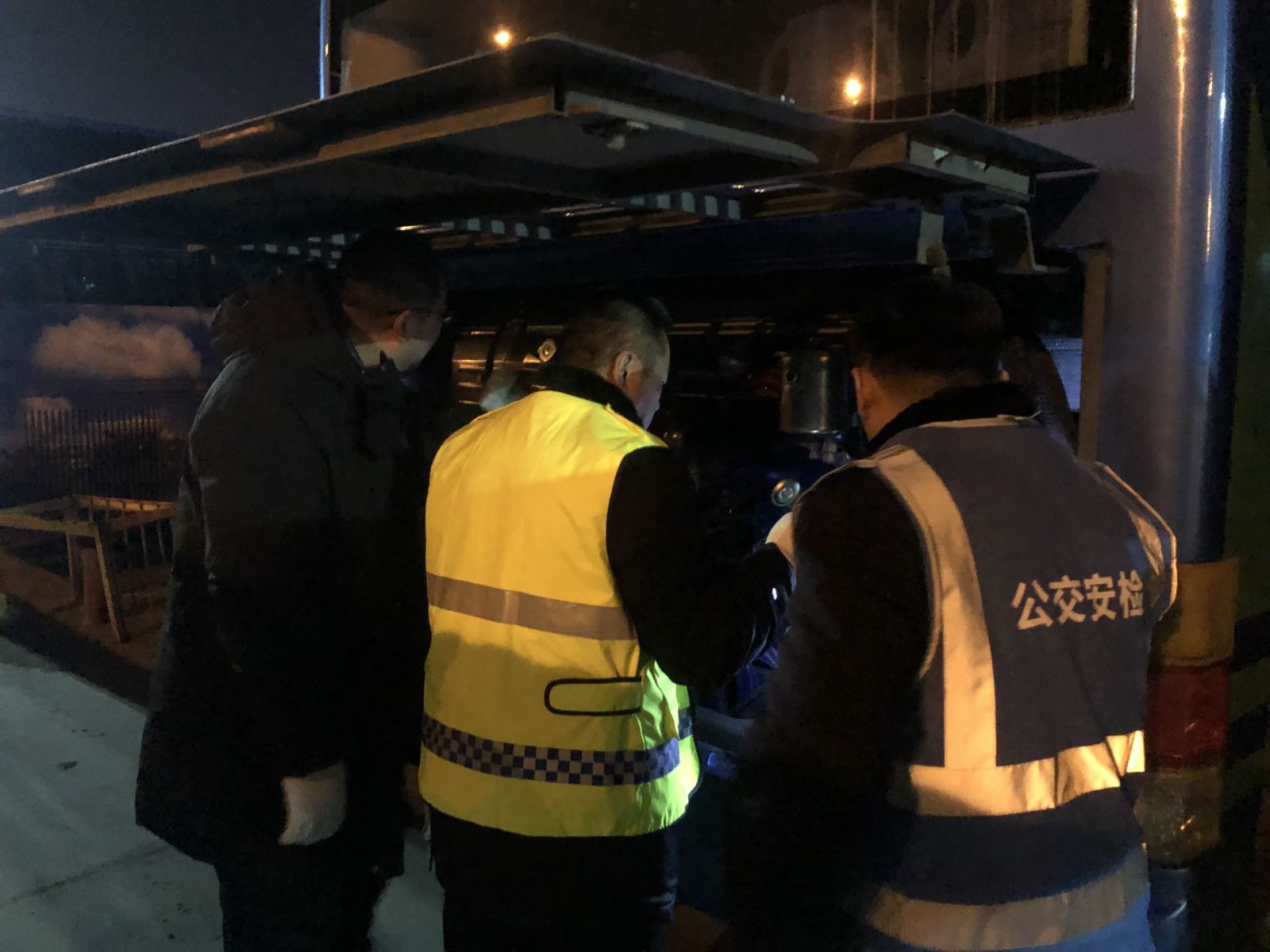 公交事業(yè)一部“排隱患促安全”切實細致做好回場車輛夜查工作