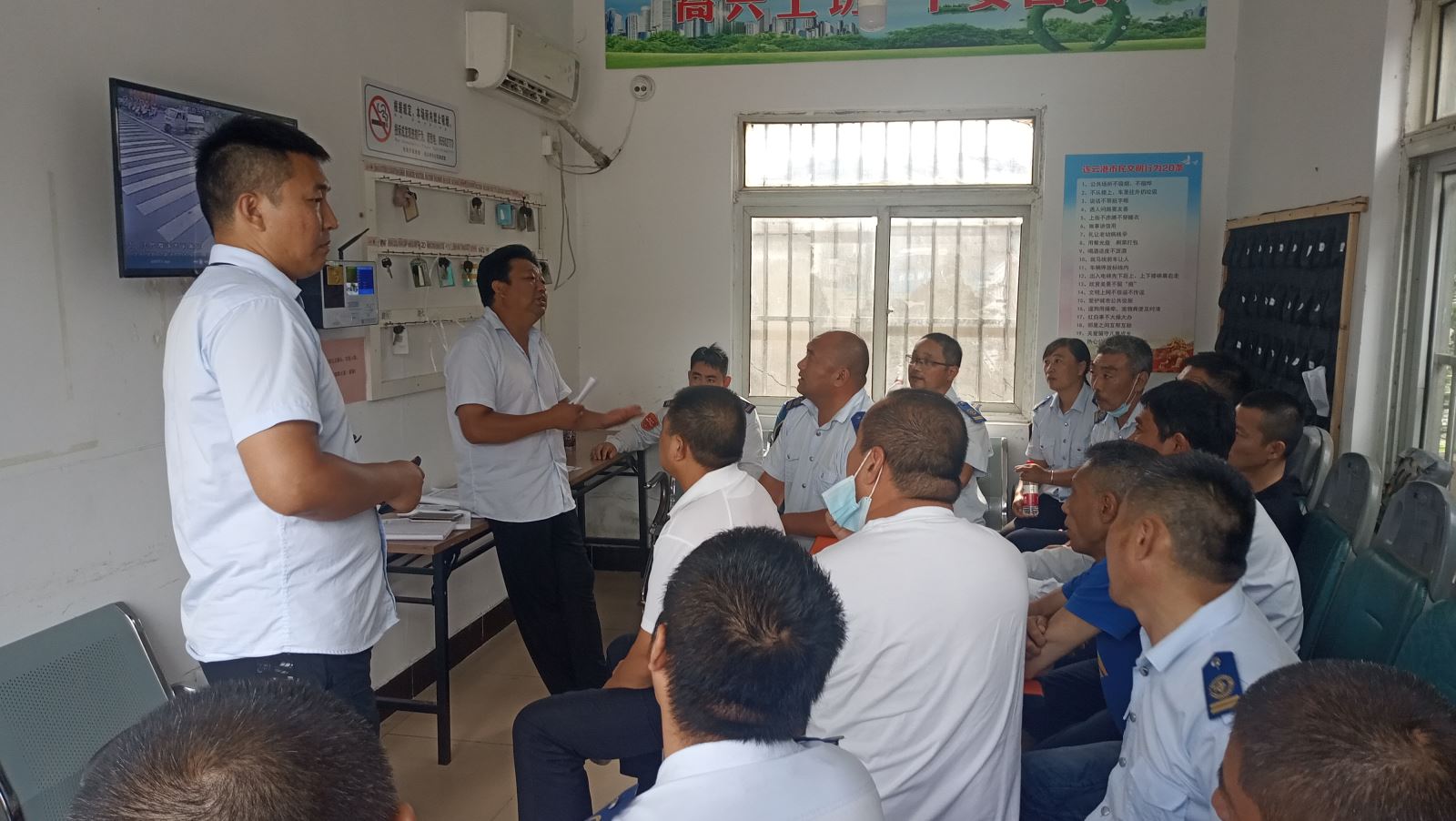 公交集團公交事業(yè)一部召開重點駕駛員安全警示會議