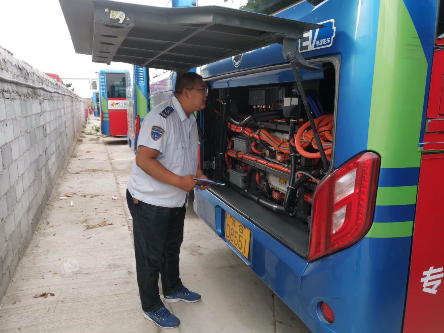 公交集團公交事業(yè)一部開展車輛安全、機務(wù)聯(lián)合檢查