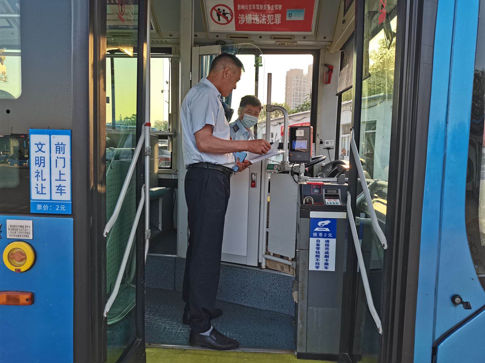 公交集團快速公交事業(yè)部 開展車輛出場早檢查，扎實推進創(chuàng)文工作