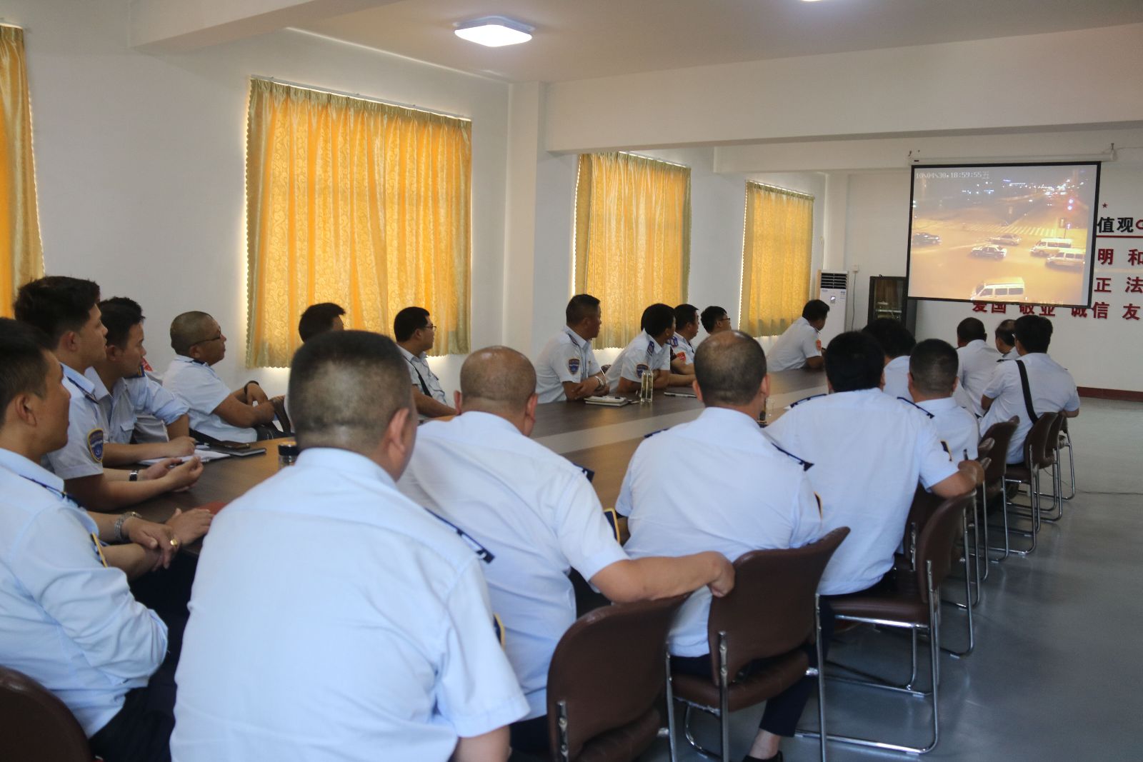 公交集團(tuán)海通公交公司開展“安全事故警示教育大家談”活動