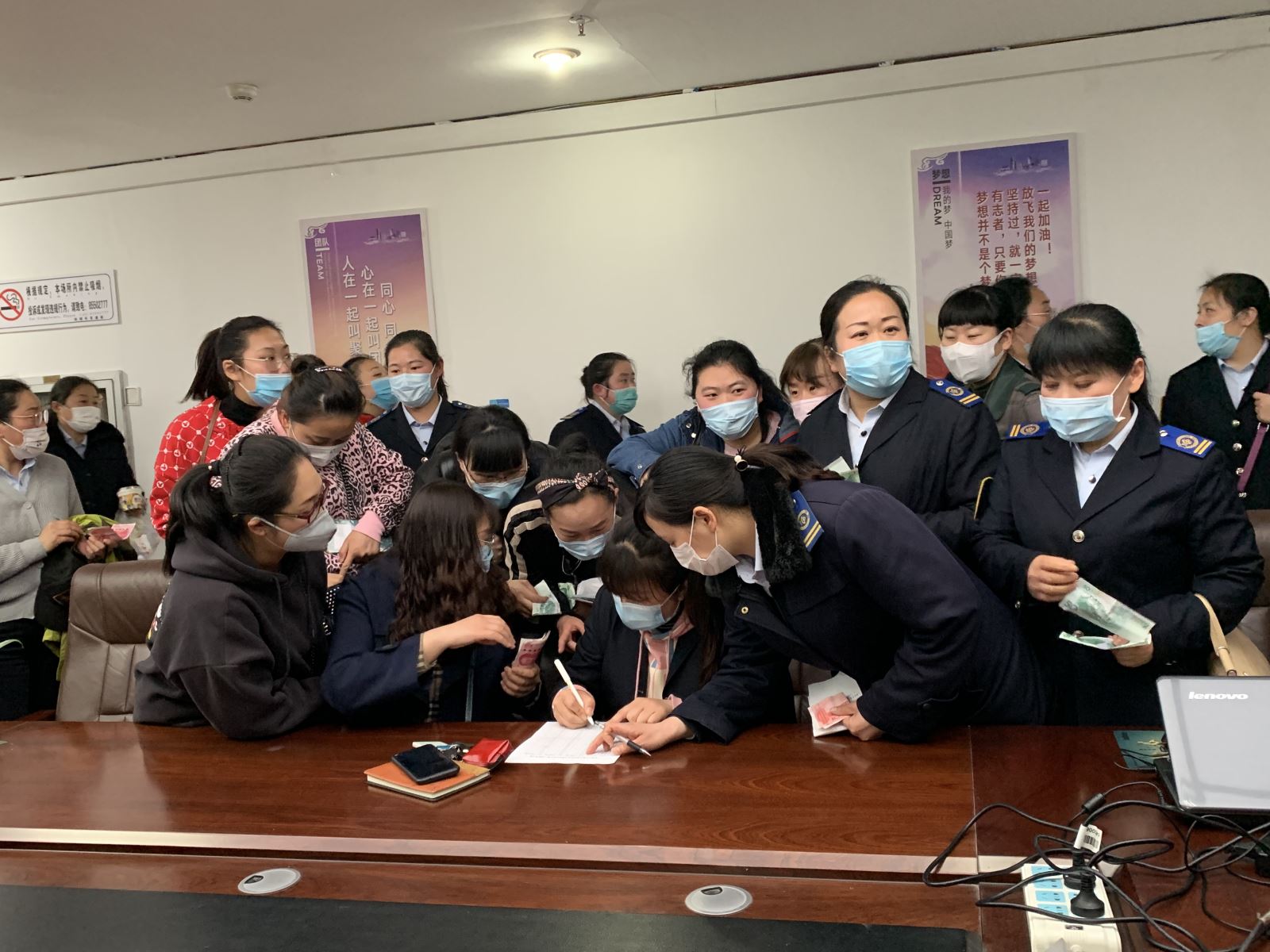 攜手戰(zhàn)病魔，大愛暖人心——快速公交事業(yè)部為站務(wù)員熊炳茹幼子捐款