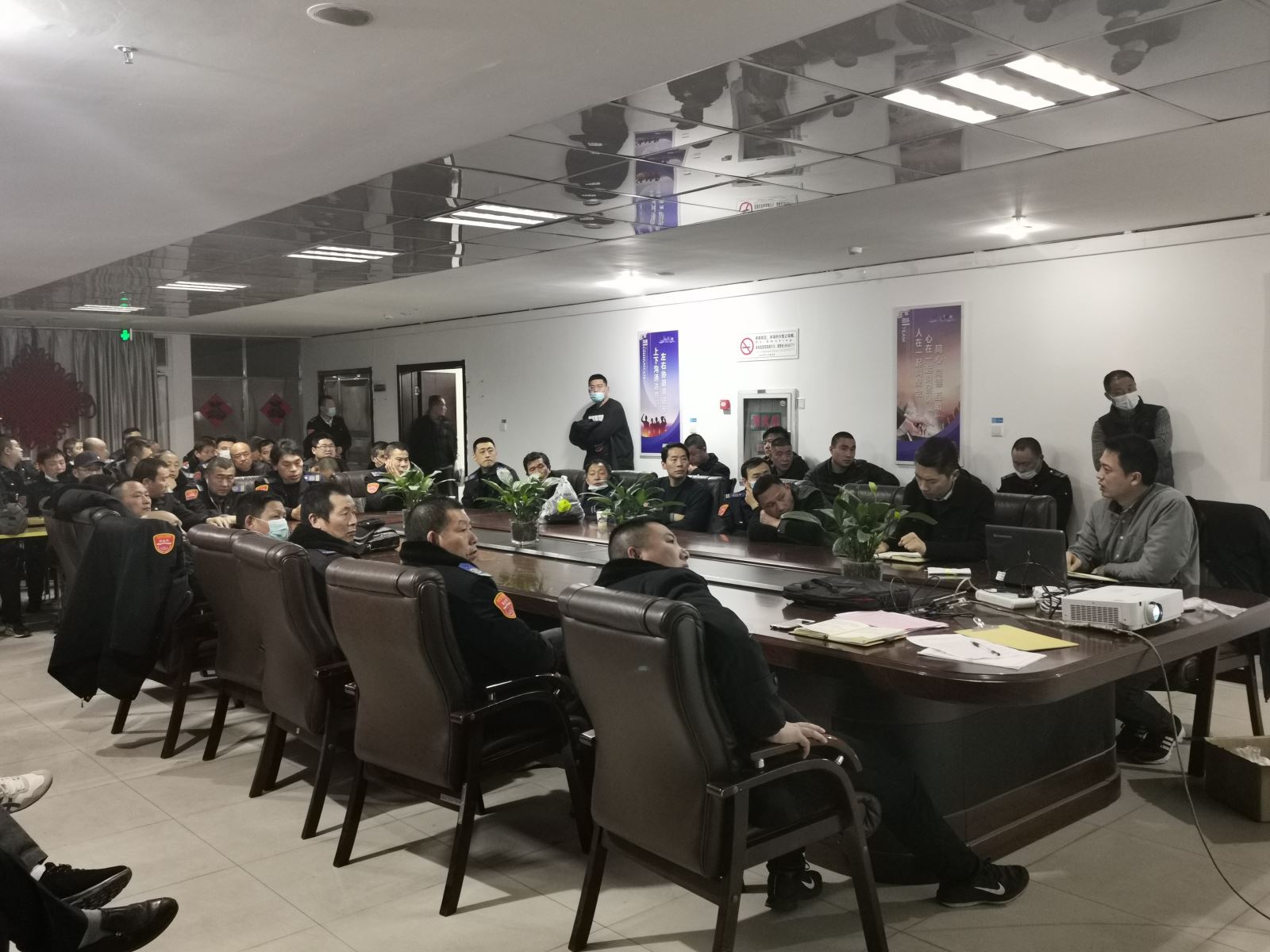 快速公交事業(yè)部召開駕駛員安全例會(huì)部署春季安全管理工作