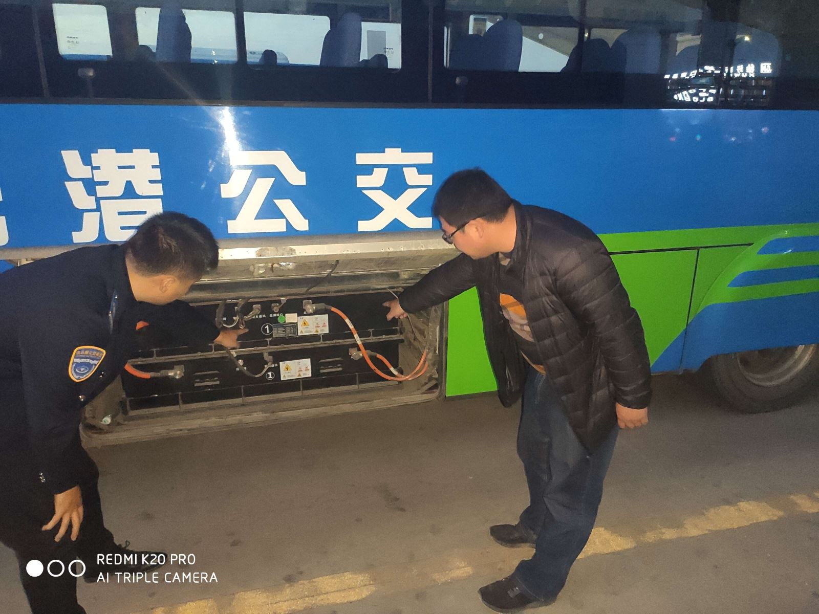 公交集團(tuán)經(jīng)營發(fā)展事業(yè)部積極開展停車場站夜查工作