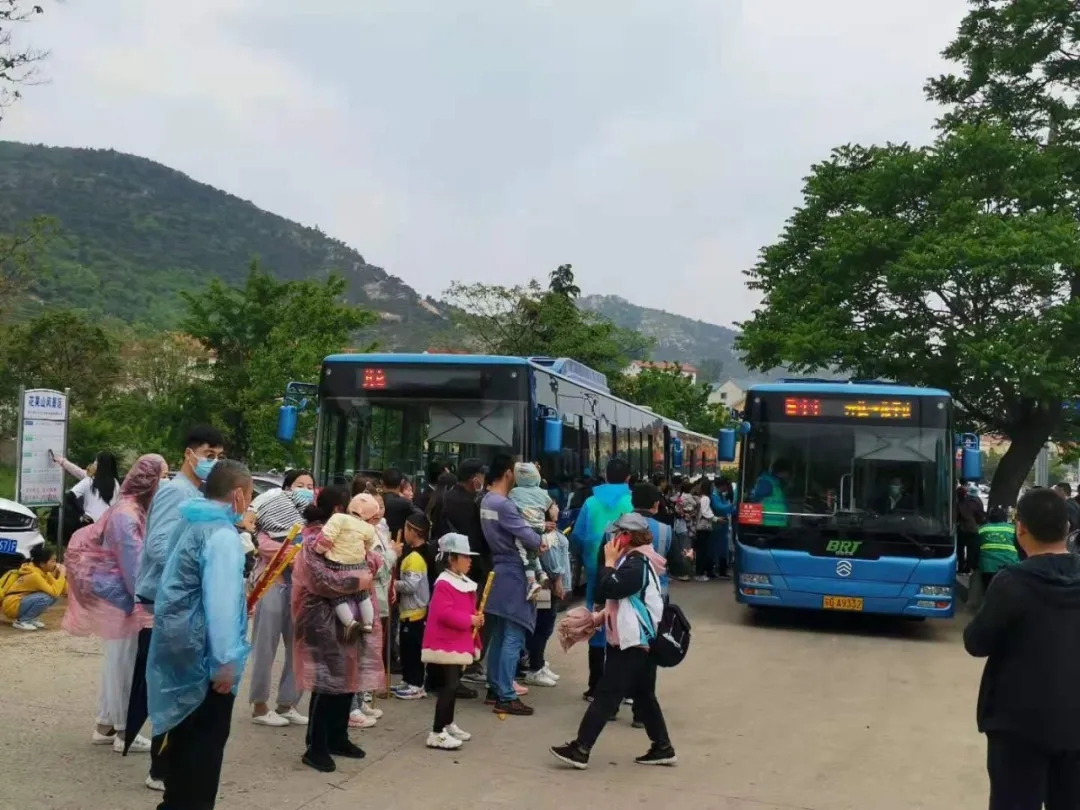 公交集團快速公交事業(yè)部加大運力投放，保障市民出行