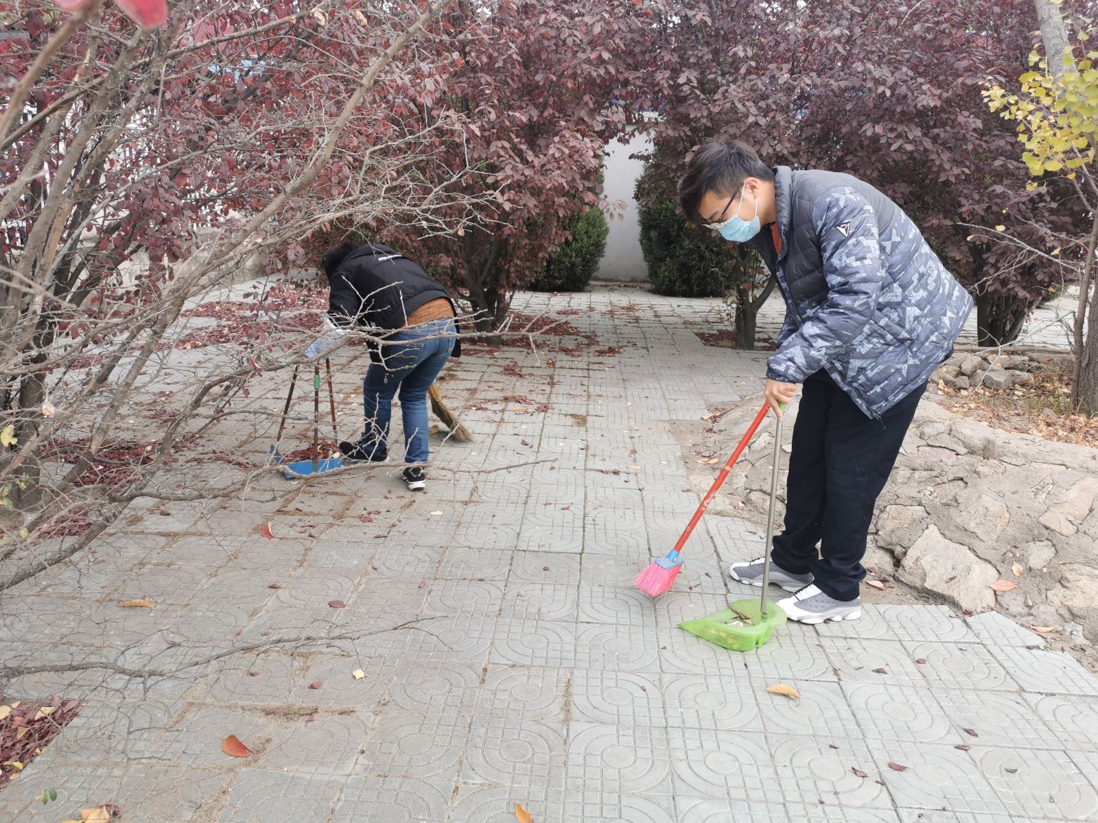 公交集團(tuán)公交事業(yè)二部開(kāi)展場(chǎng)站衛(wèi)生大掃除活動(dòng)