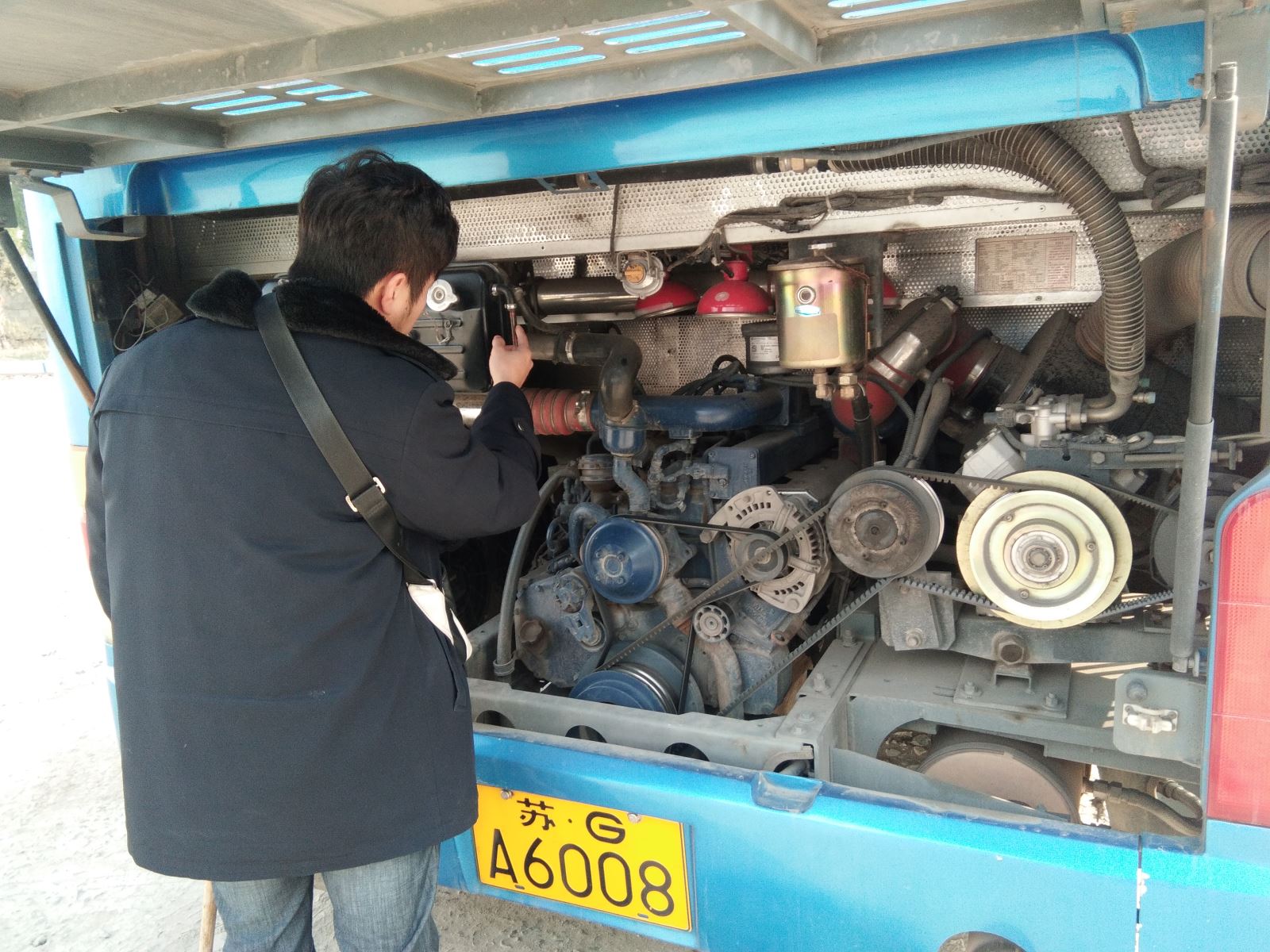 公交集團公交事業(yè)一部開展車輛安全機務(wù)大檢查