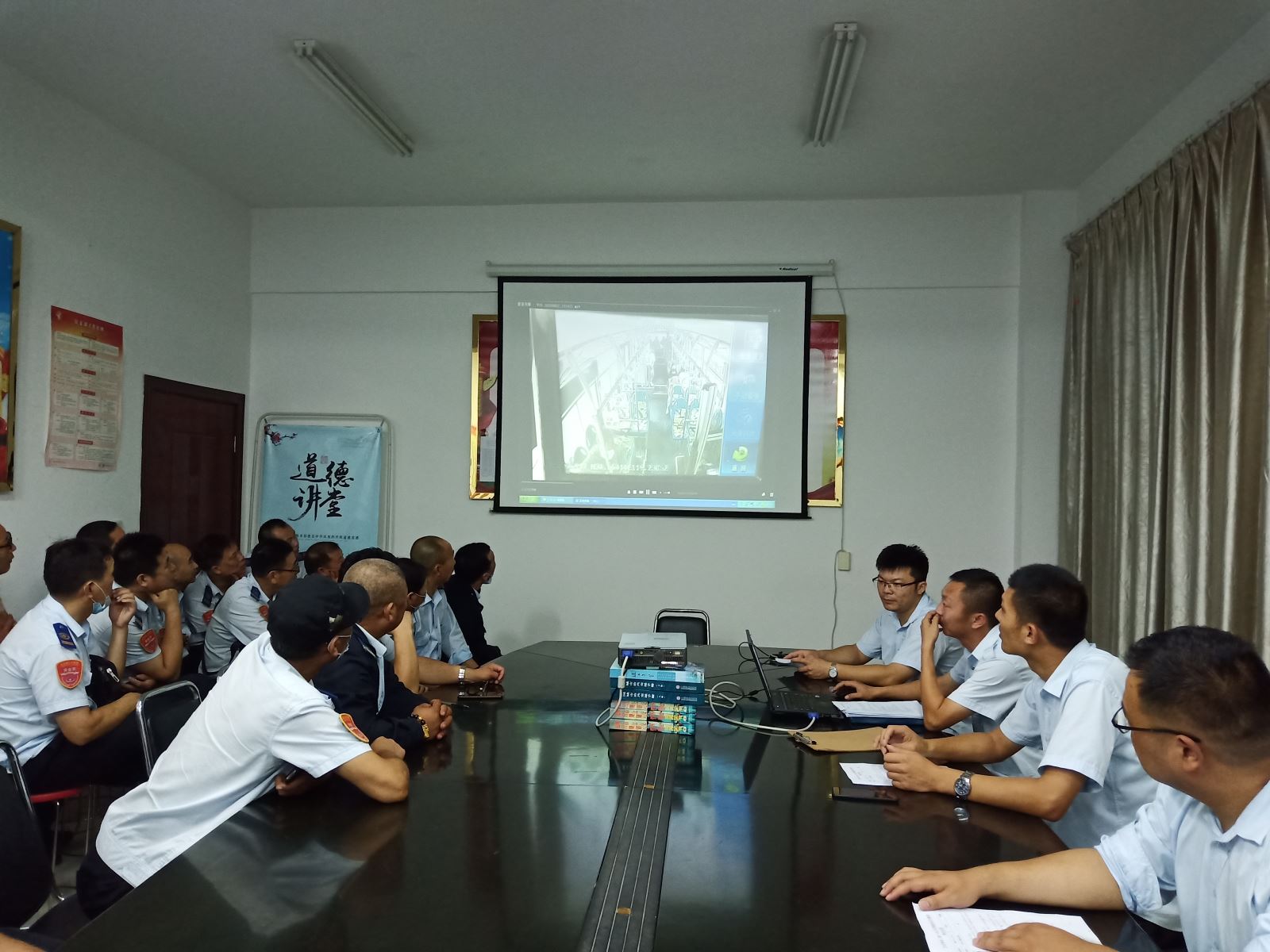 公交集團公交事業(yè)二部召開駕駛員安全會