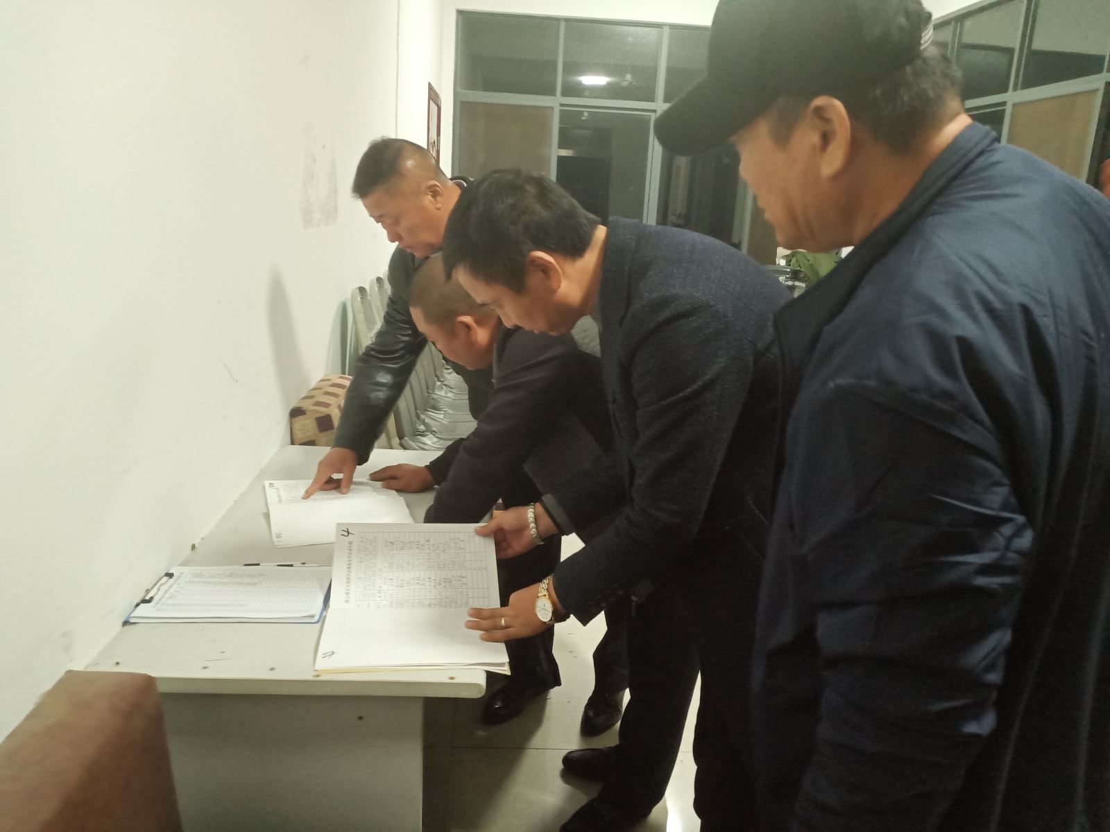 公交集團(tuán)公交事業(yè)一部加強(qiáng)夜查筑牢安全生產(chǎn)防線