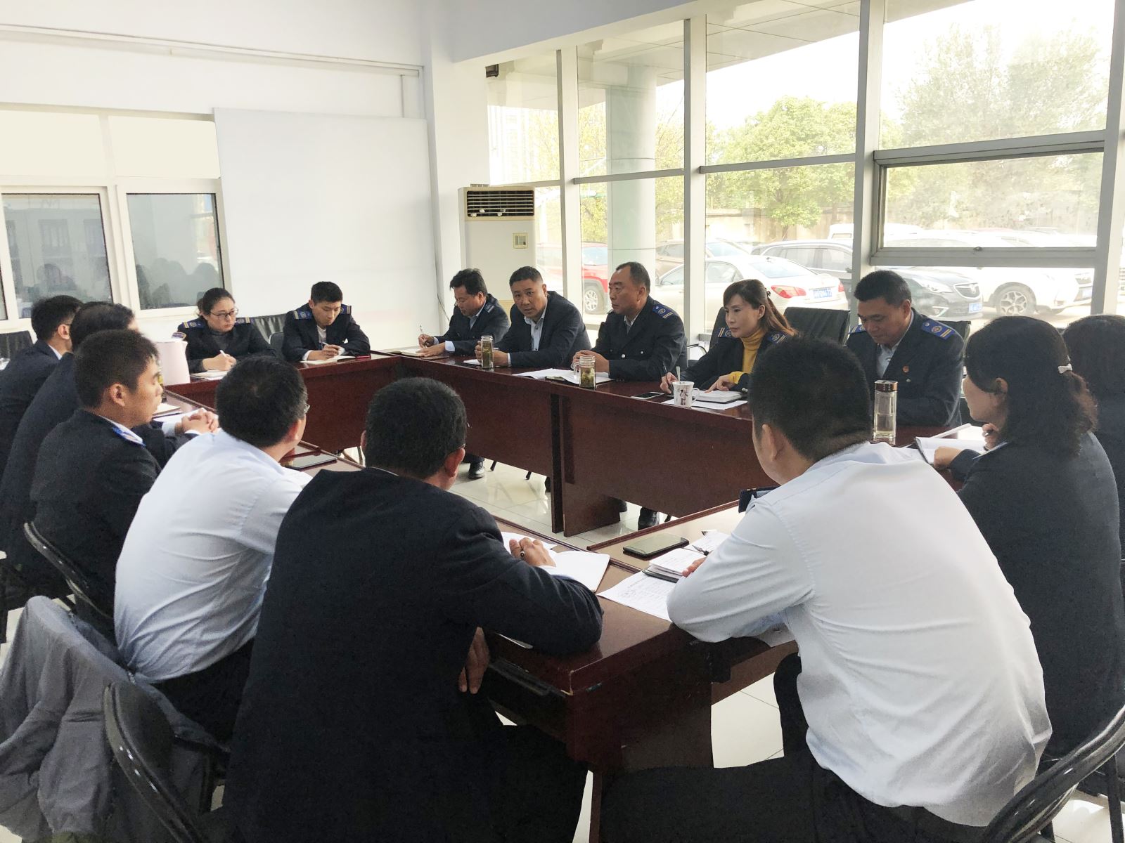 公交集團(tuán)經(jīng)營發(fā)展事業(yè)部召開徐圩馬拉松比賽工作部署會(huì)