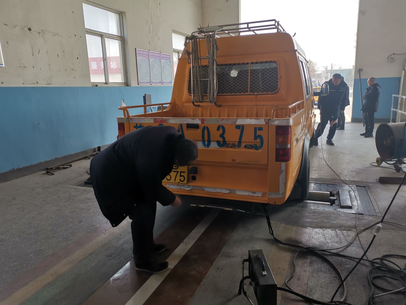 公交集團(tuán)經(jīng)營(yíng)發(fā)展事業(yè)部做好車輛年檢工作