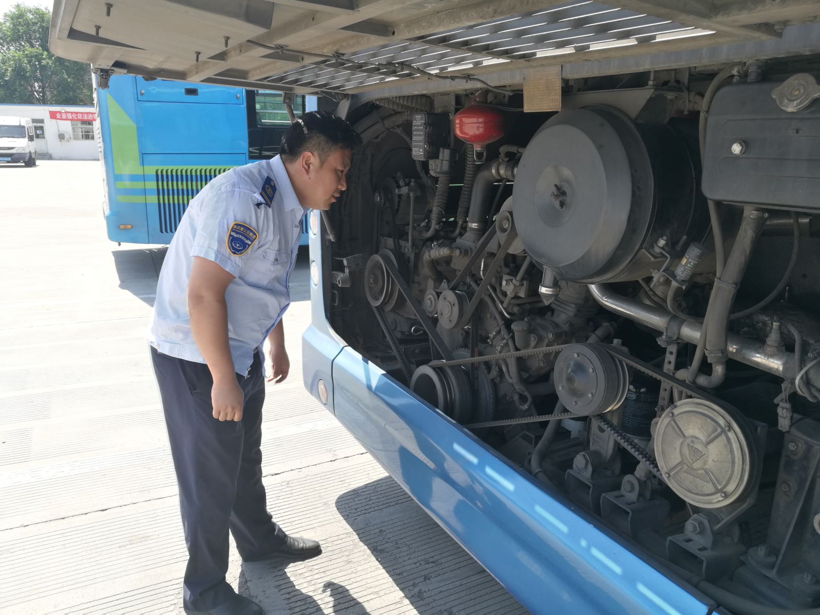 公交集團機務(wù)技術(shù)事業(yè)部開展車輛技術(shù)狀況檢查工作