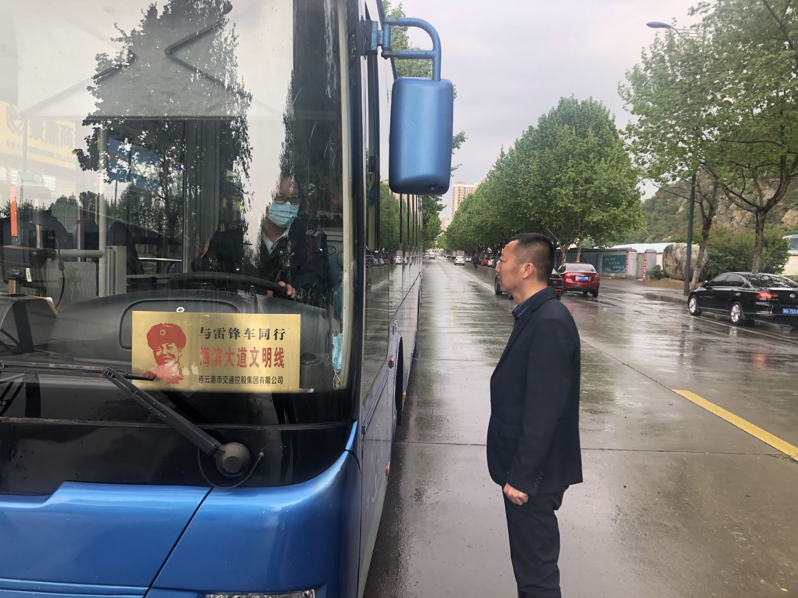 公交集團公交事業二部積極應對暴雨冰雹惡劣天氣