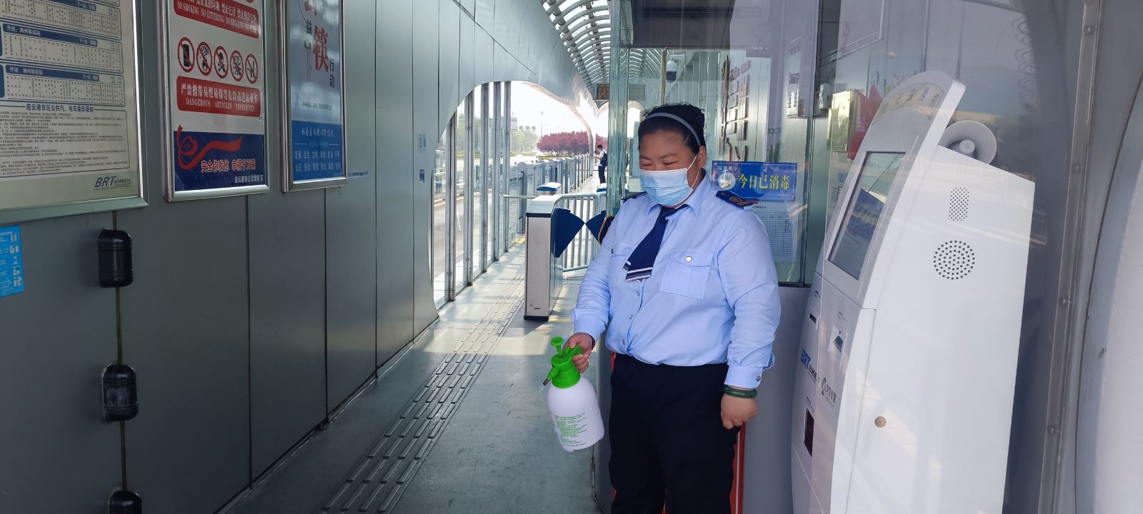 乘客身體不適，站務員暖心幫助 獲家屬連連道謝