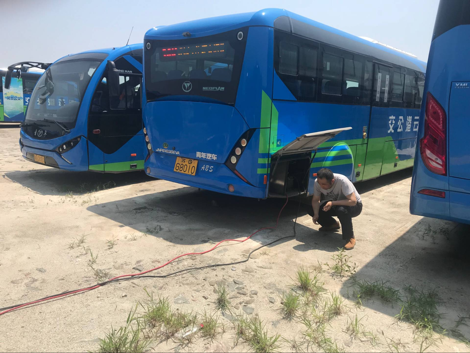 公交集團佳連公司開展青年新能源車輛維護工作