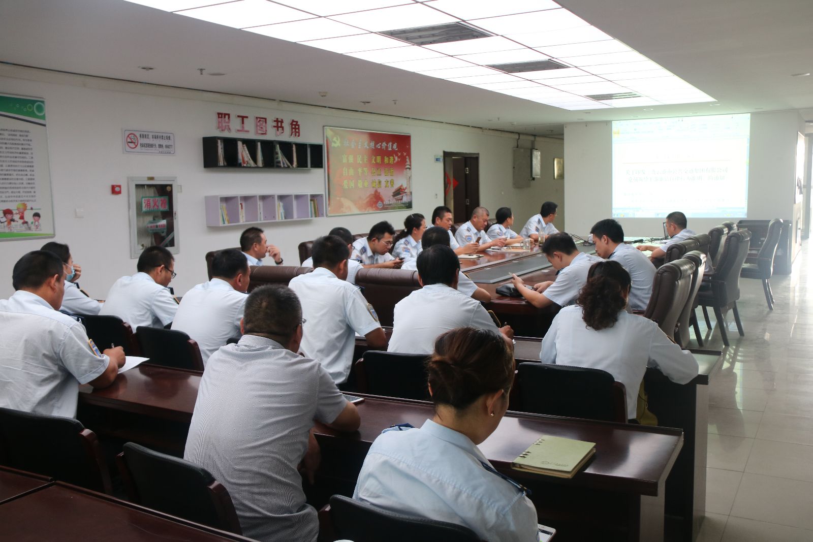 公交快速公司開(kāi)展干部廉政約談工作