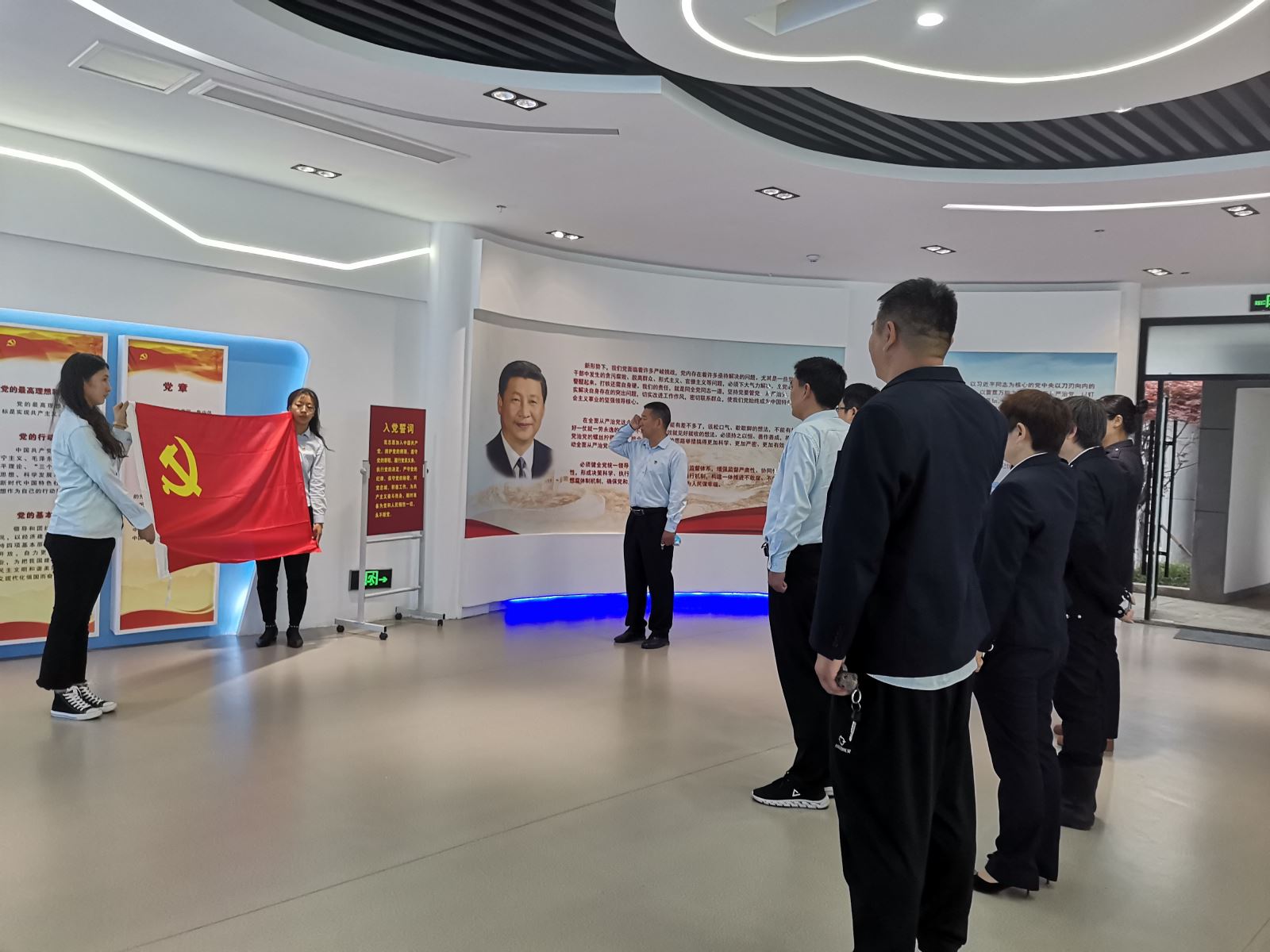 公交集團公交事業二部組織黨員干部參觀學習連云區廉政教育基地