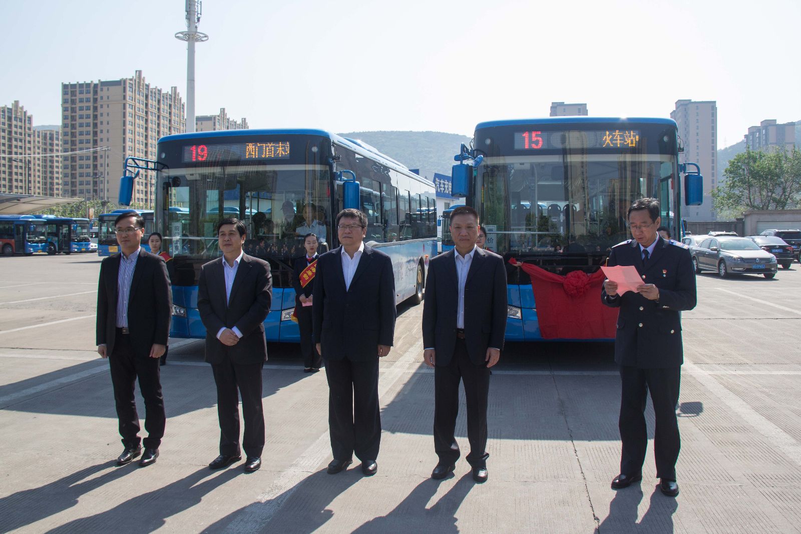 公交集團(tuán)舉行“山海廉韻?與廉同行”廉政文化示范車開(kāi)通儀式