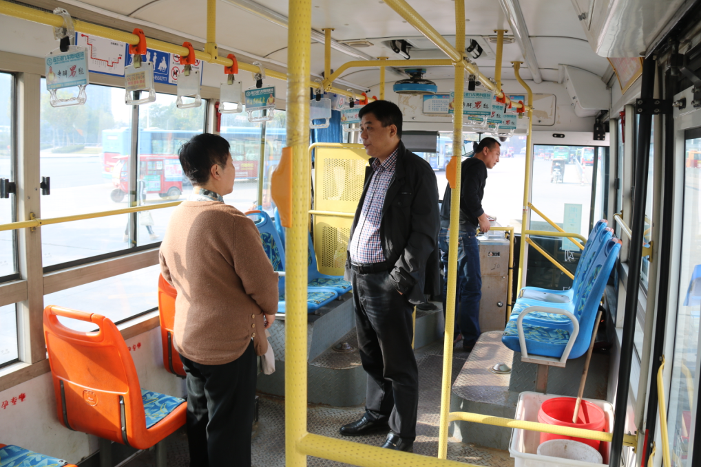 公交新浦公司重陽節(jié)開展“敬老”活動(dòng)