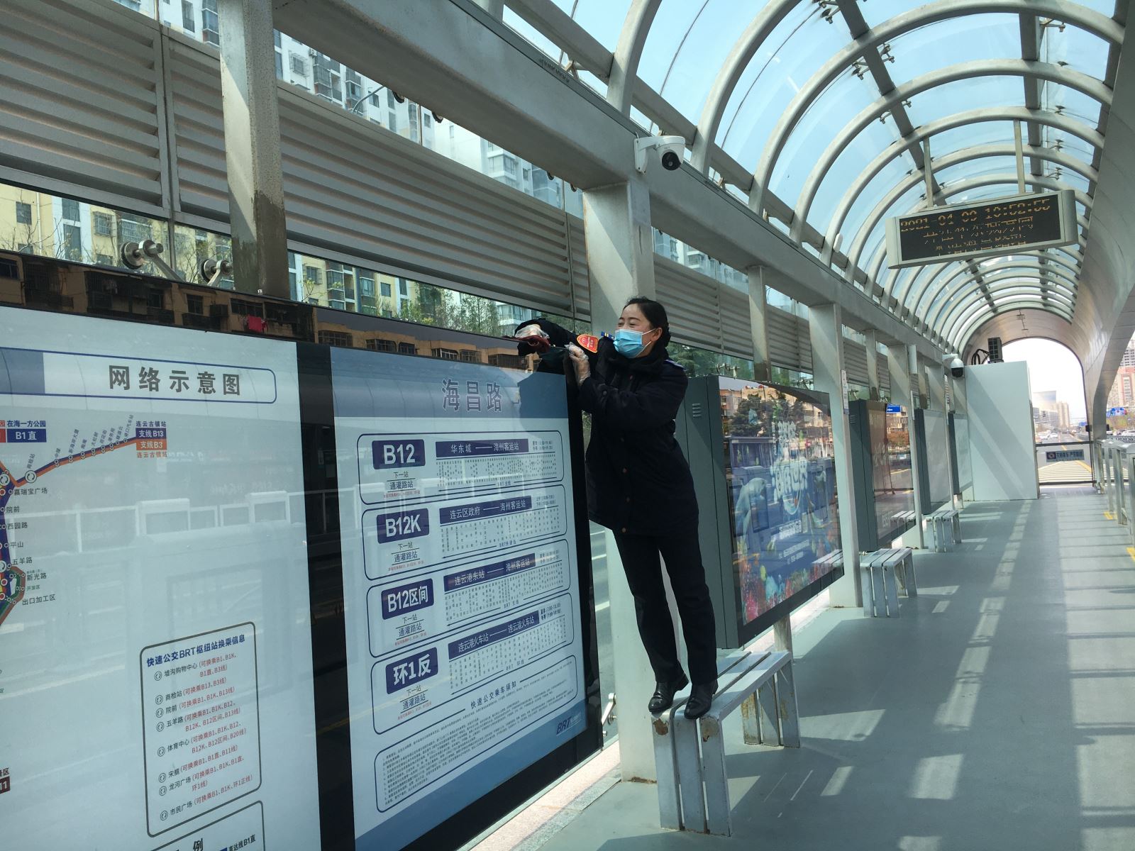 快速公交事業部站務員范娟熱情幫助乘客獲感謝